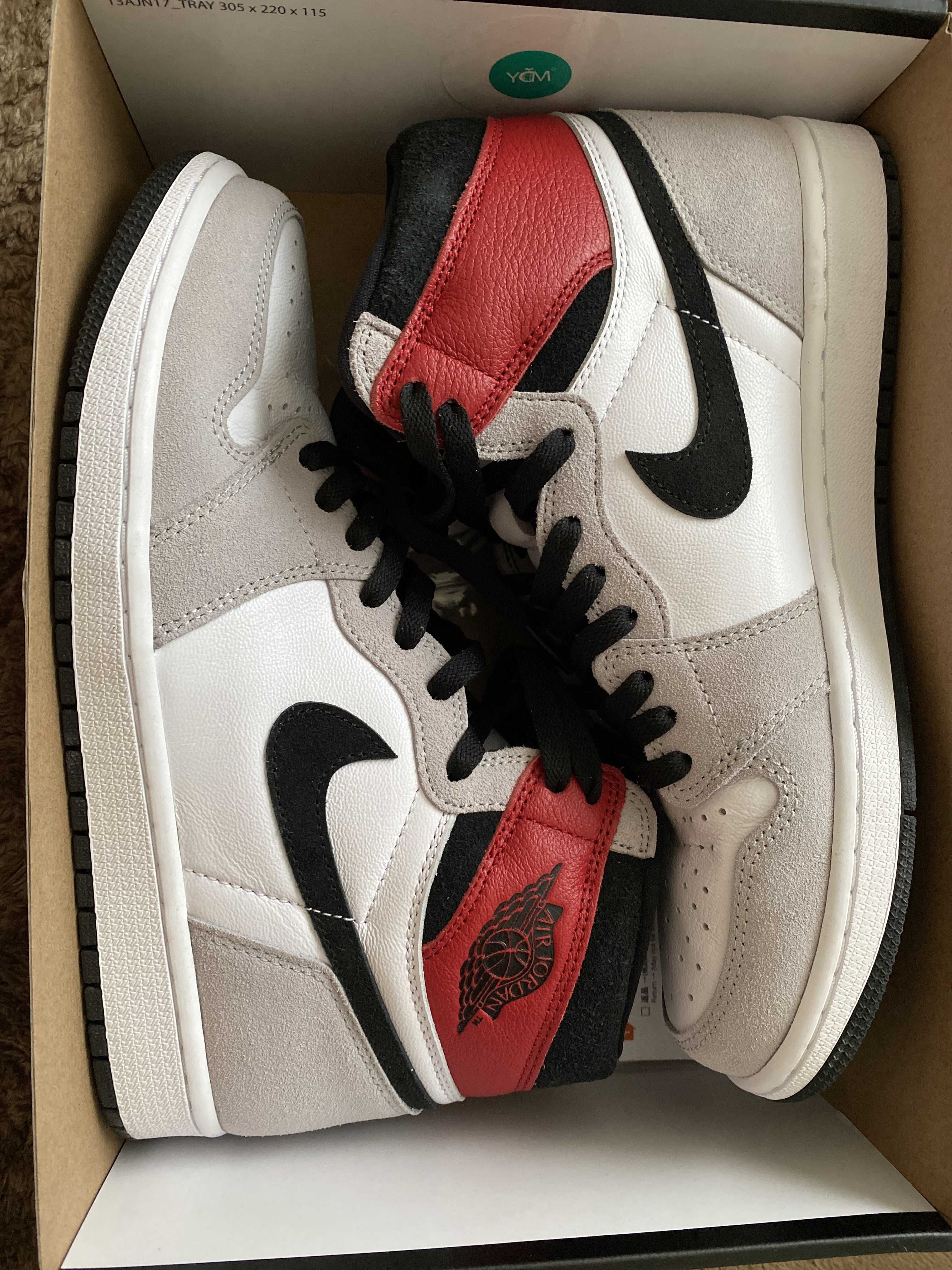 Nike Air Jordan 1 High OG "White/Black/Light Smoke Grey"