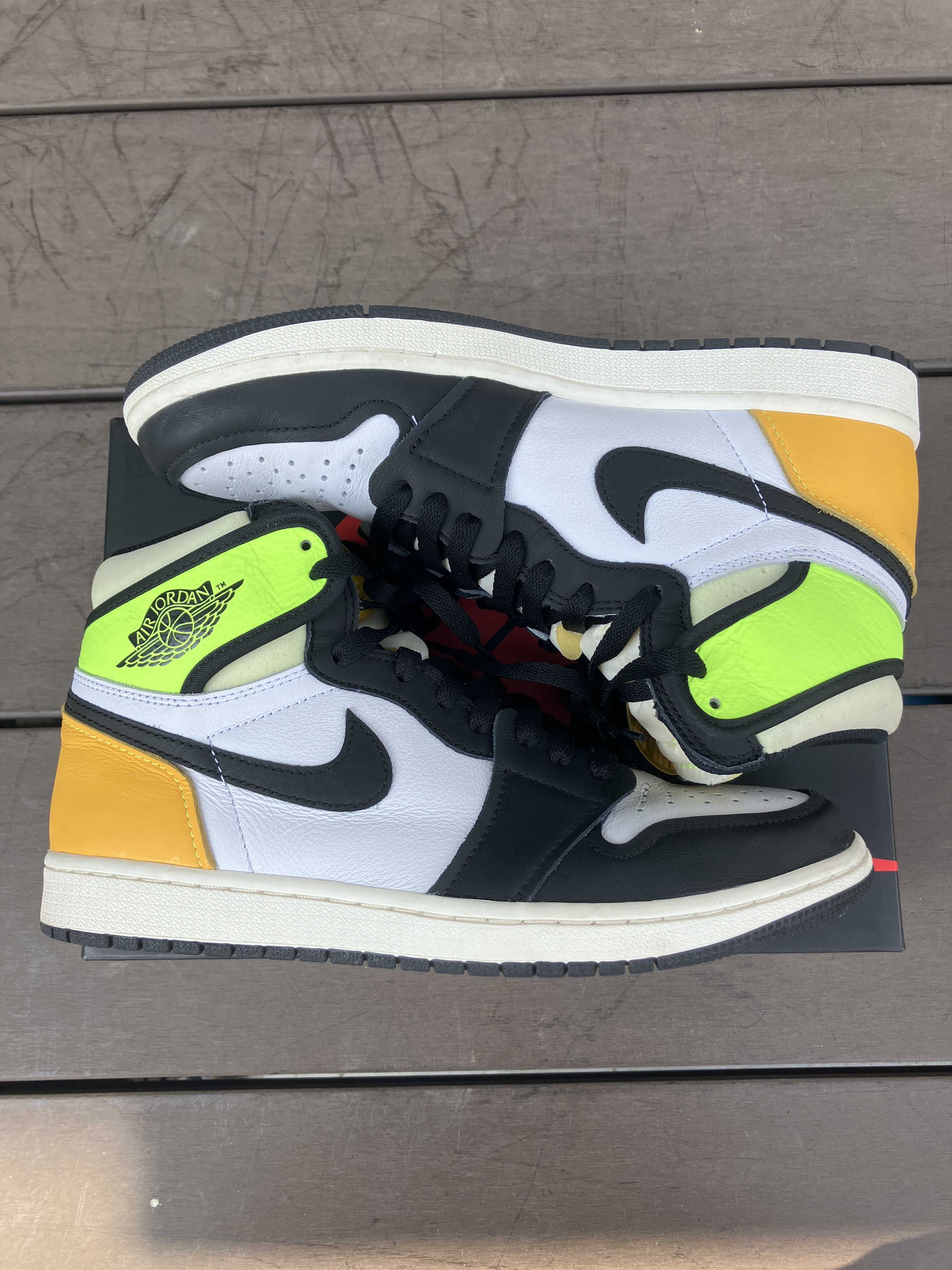 Nike Air Jordan 1 High OG "Volt Gold"
