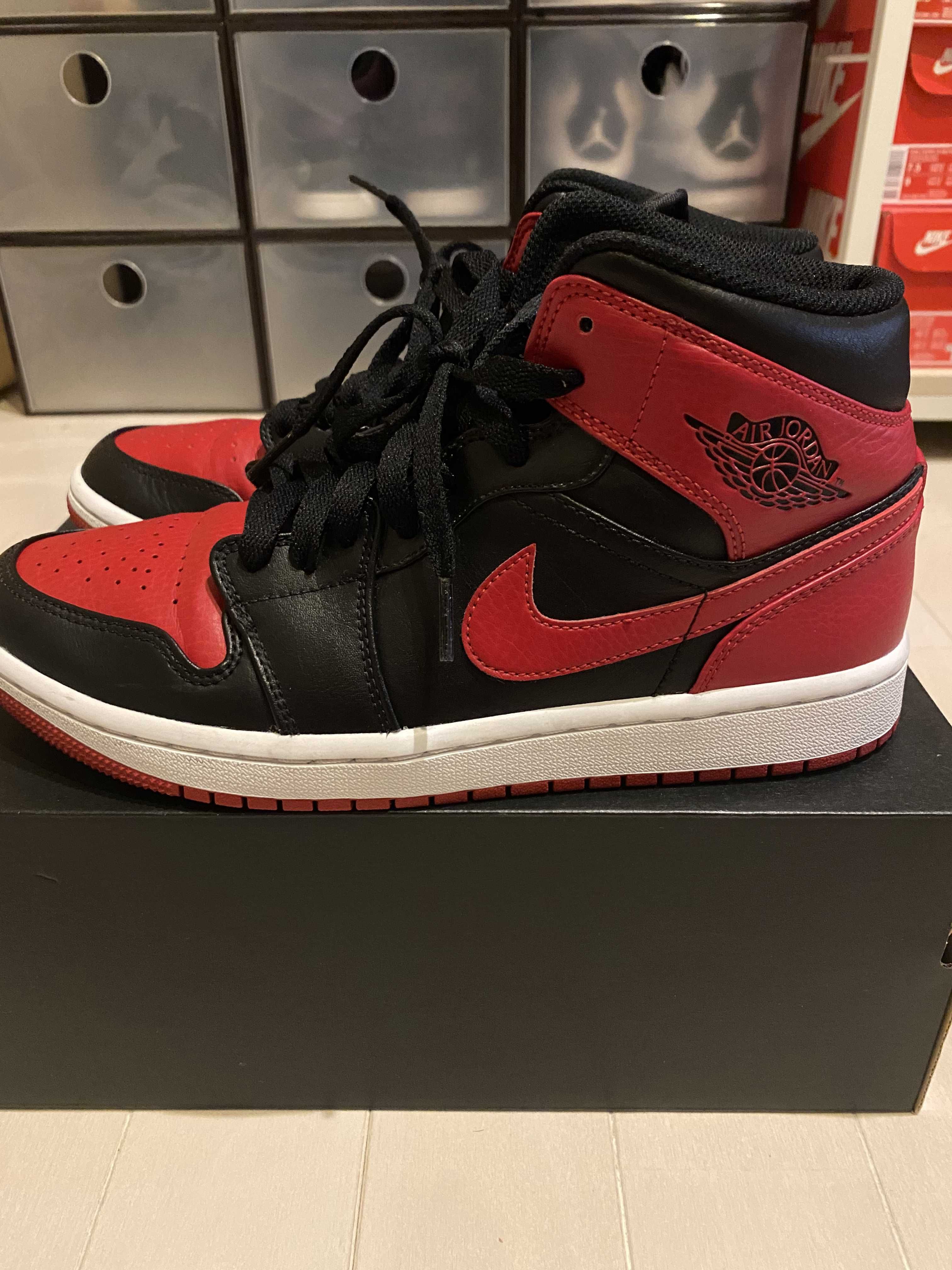 Nike Air Jordan 1 Mid "Bred"