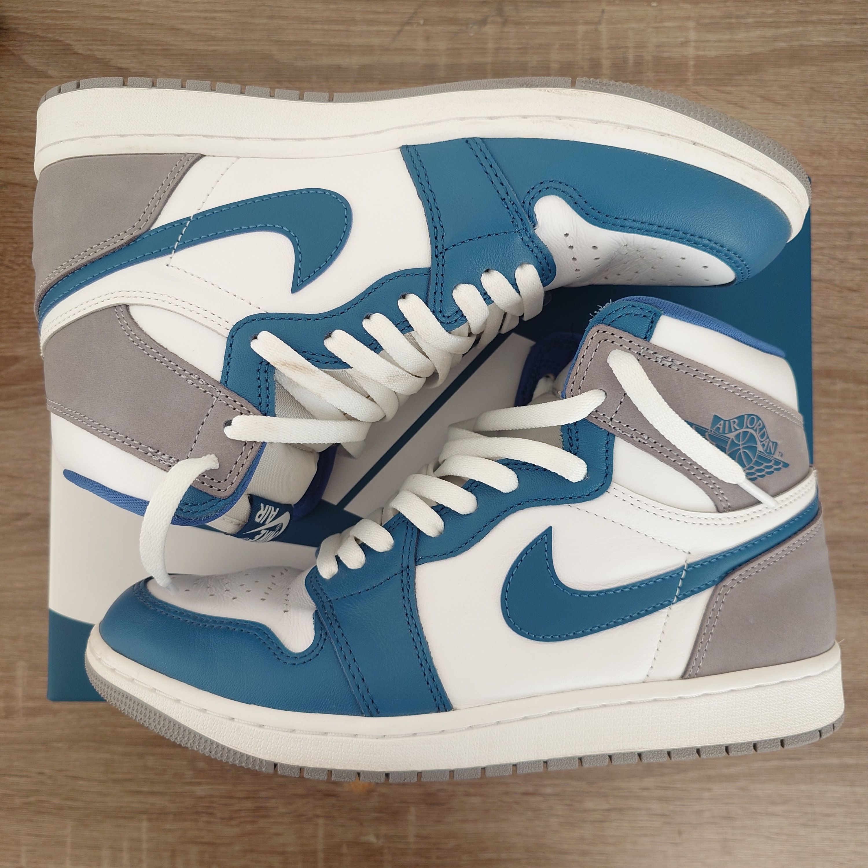 Nike Air Jordan 1 High OG "True Blue"
