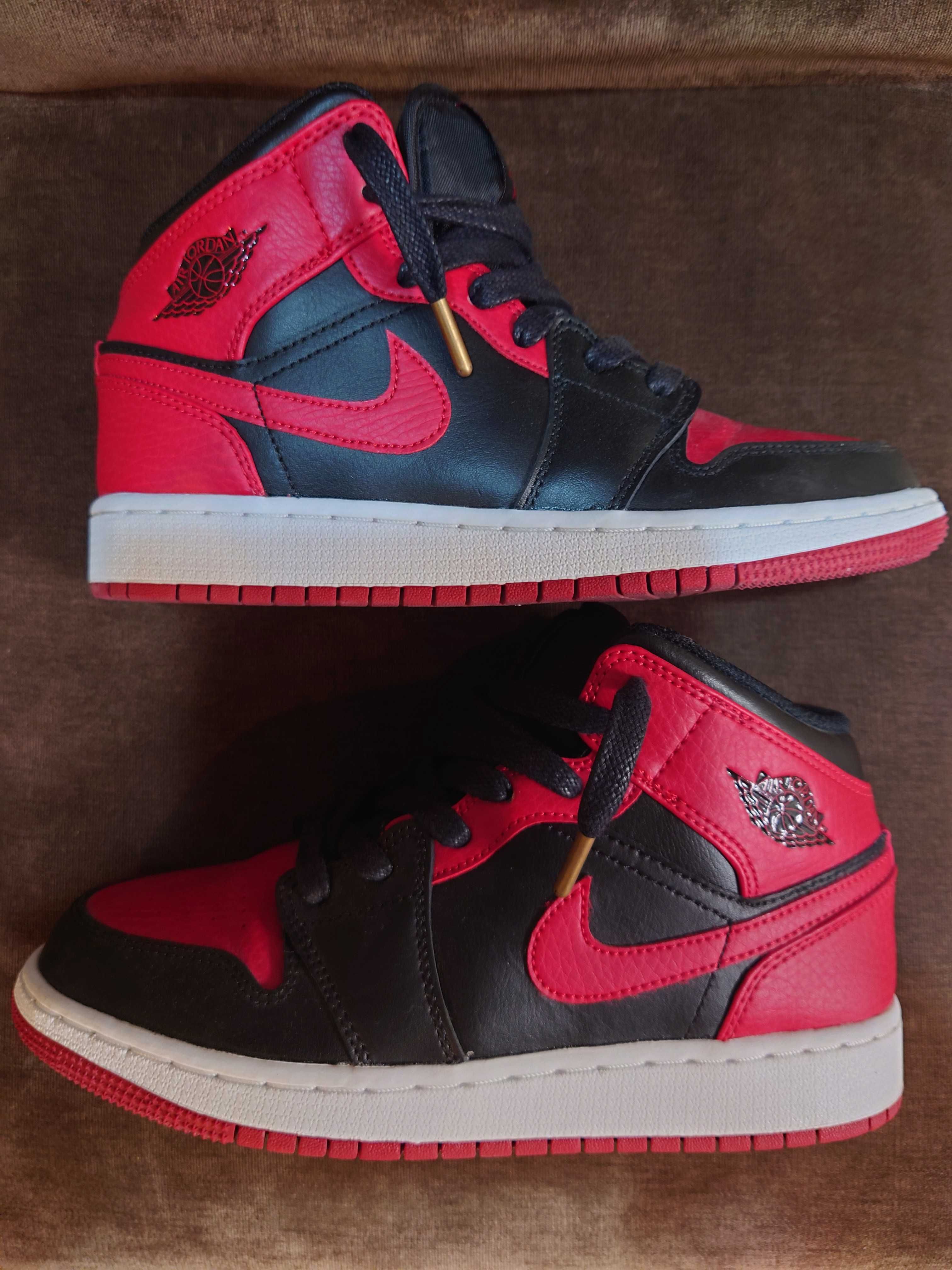 Nike GS Air Jordan 1 Mid "Bred"