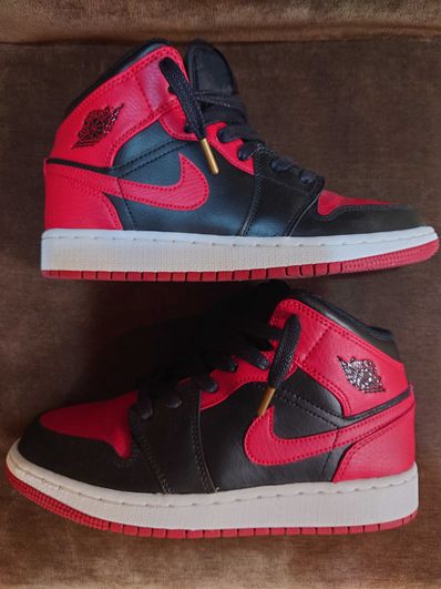 Nike GS Air Jordan 1 Mid "Bred"