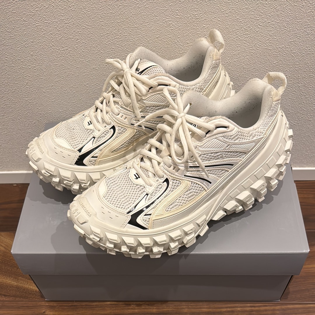 バレンシアガ ウィメンズ バウンサー (ディフェンダー) スニーカー "ライトベージュ"