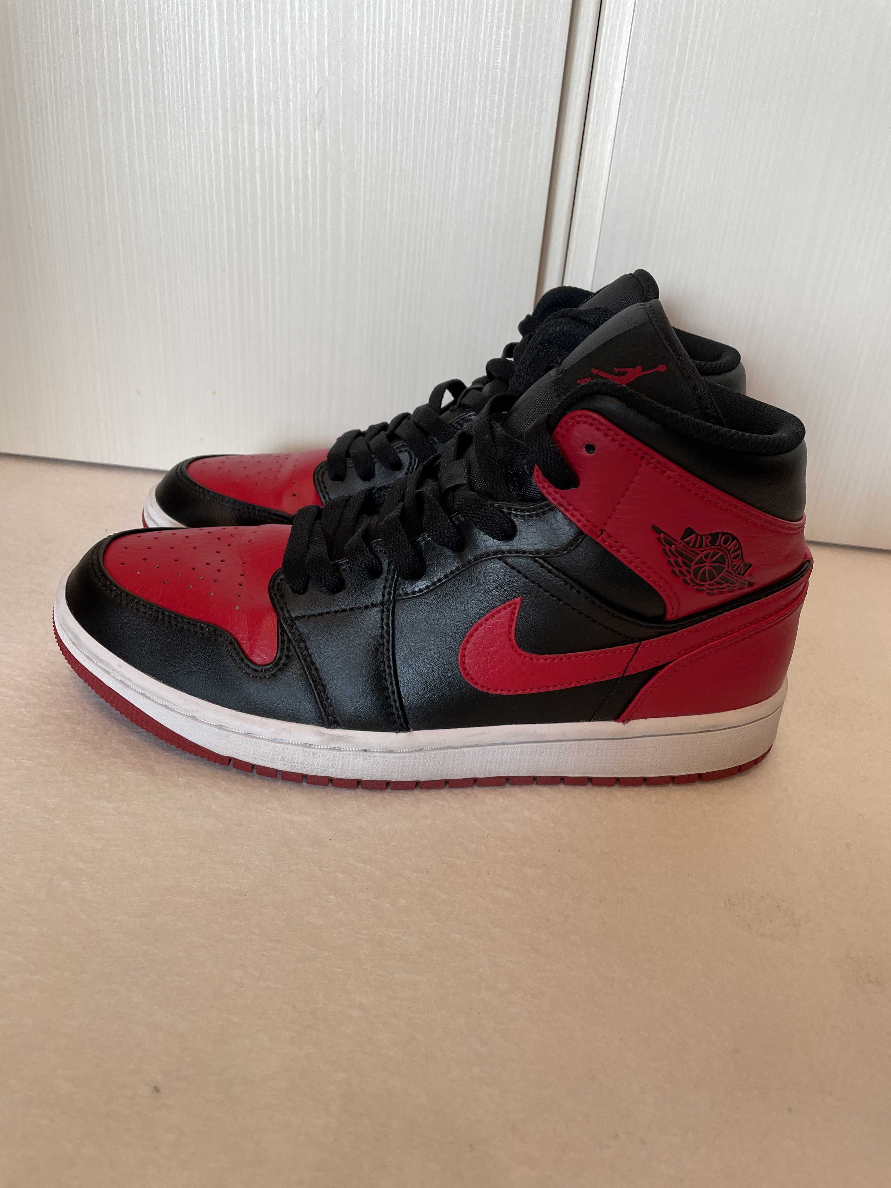 Nike Air Jordan 1 Mid "Bred"