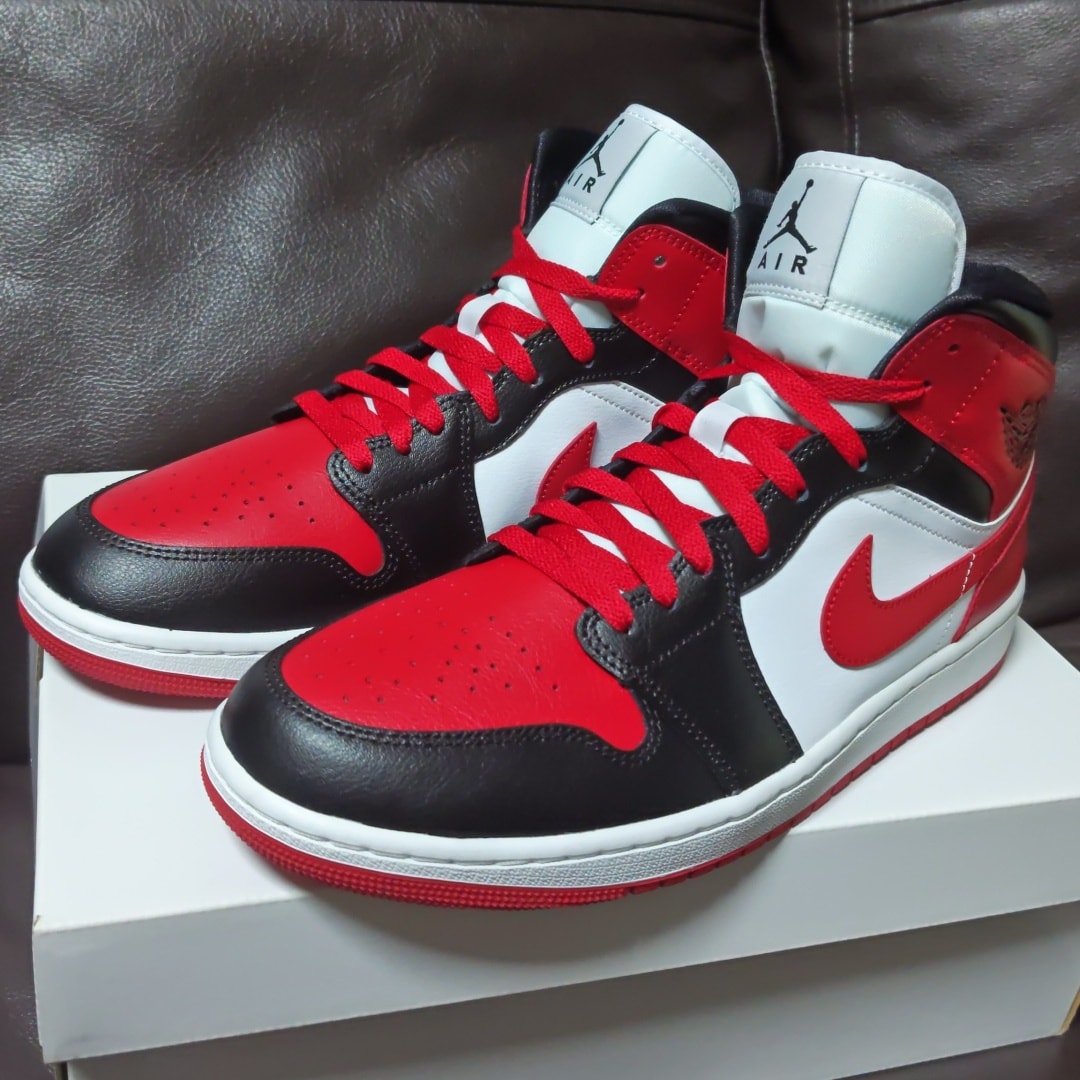 Nike Women's Air Jordan 1 Mid "Bred Toe"