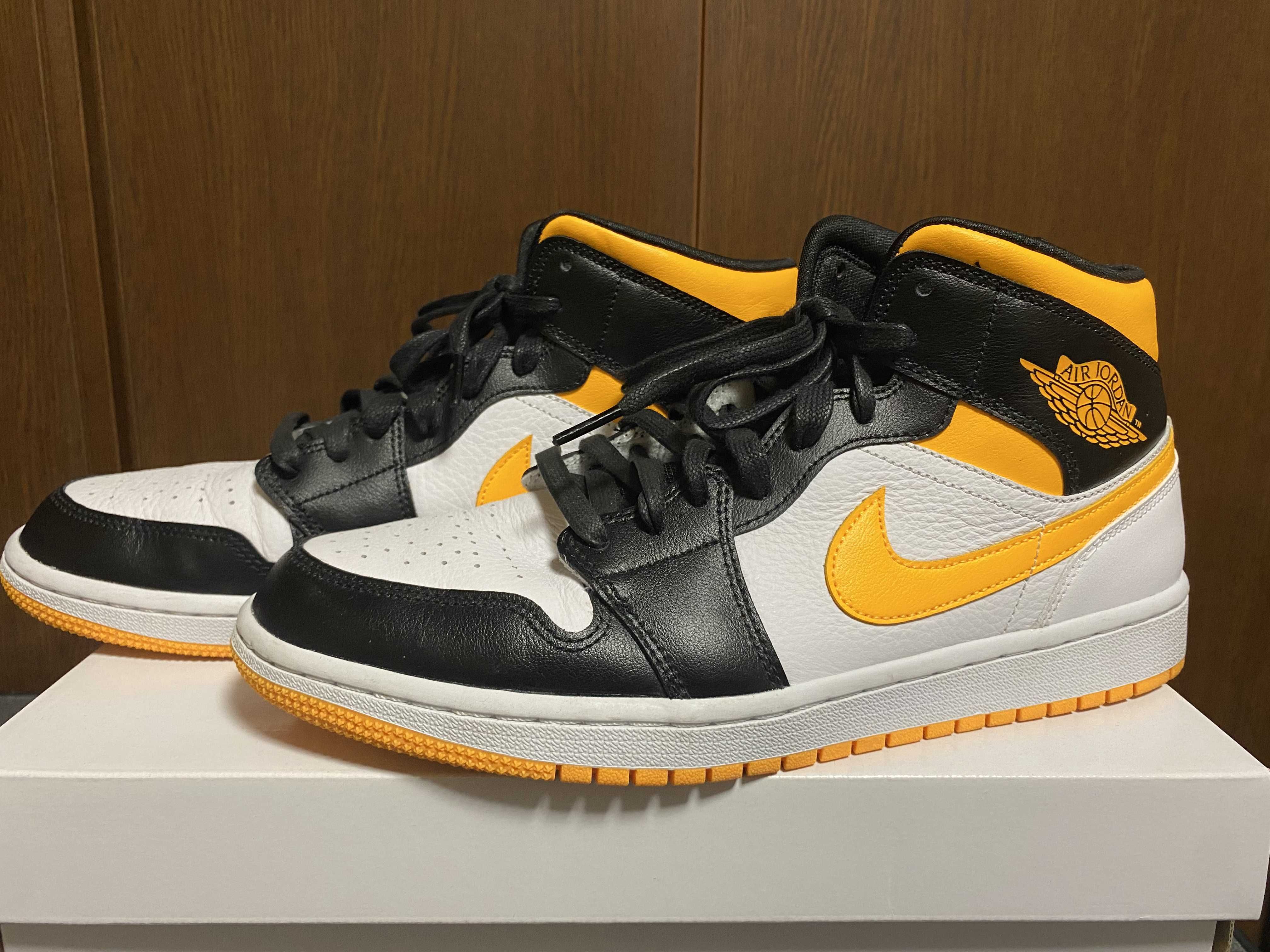 Nike Women's Air Jordan 1 Mid SE "Laser Orange Black"      