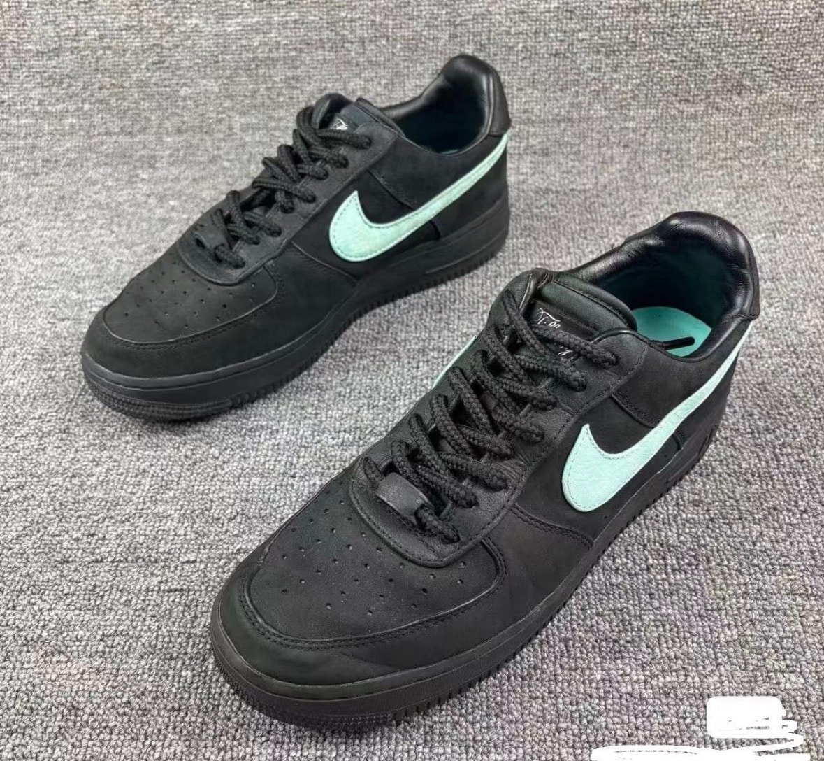 ティファニー × ナイキ エアフォース1 ロー "1837"