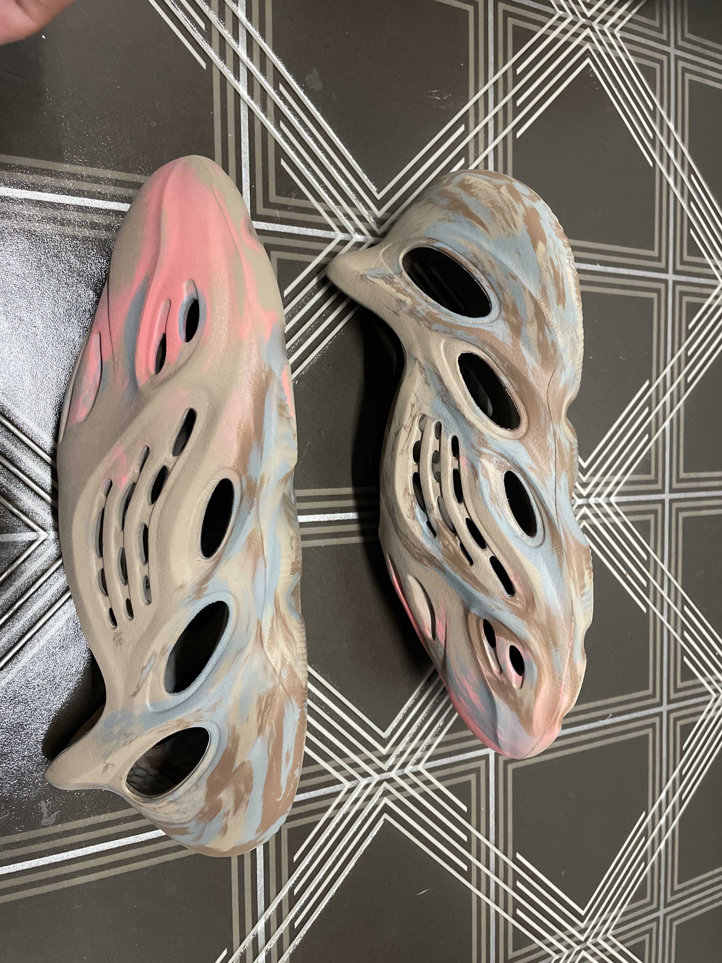 adidas YEEZY Foam Runner "Mx Sand Grey"