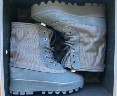 Adidas yeezy 950 best sale boost chocolate kinder bueno
