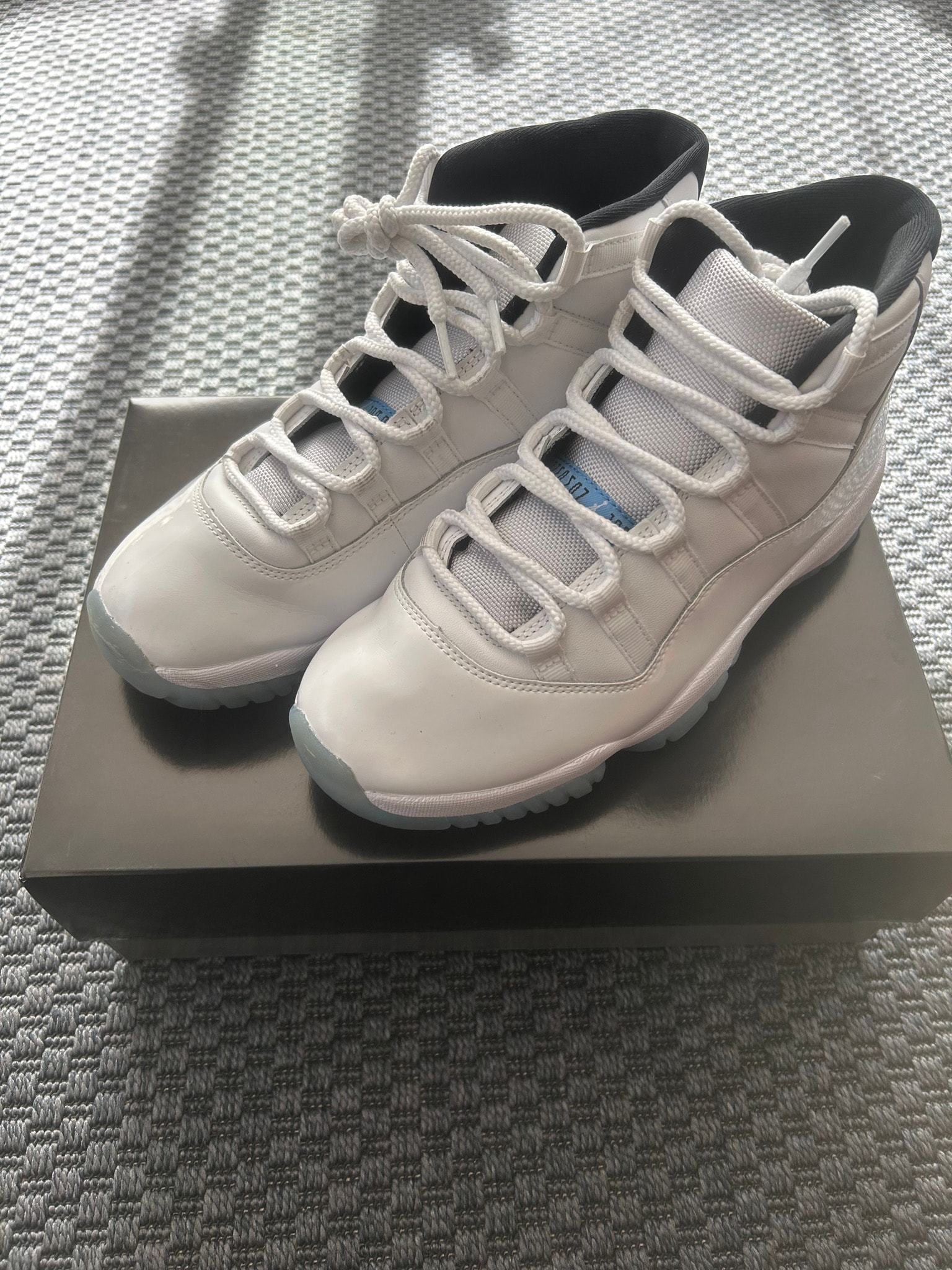 Nike Air Jordan 11 Retro "White/Legend Blue"