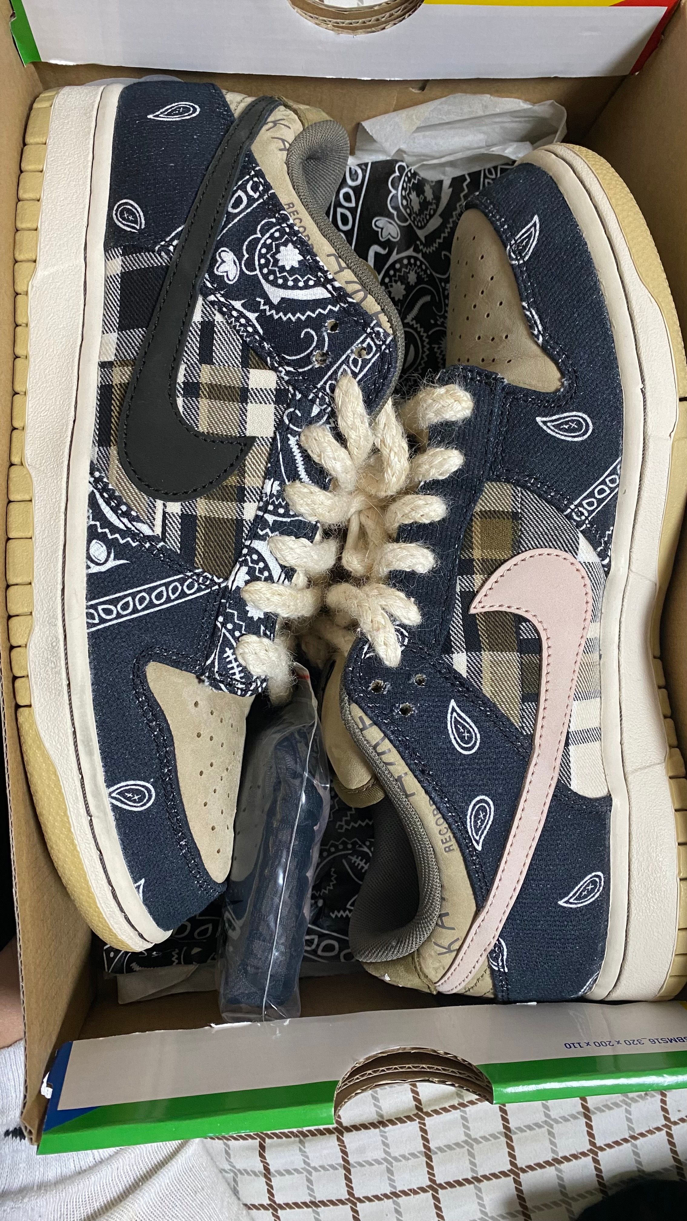 Travis Scott × Nike SB Dunk Low "Black/Parachute Beige"