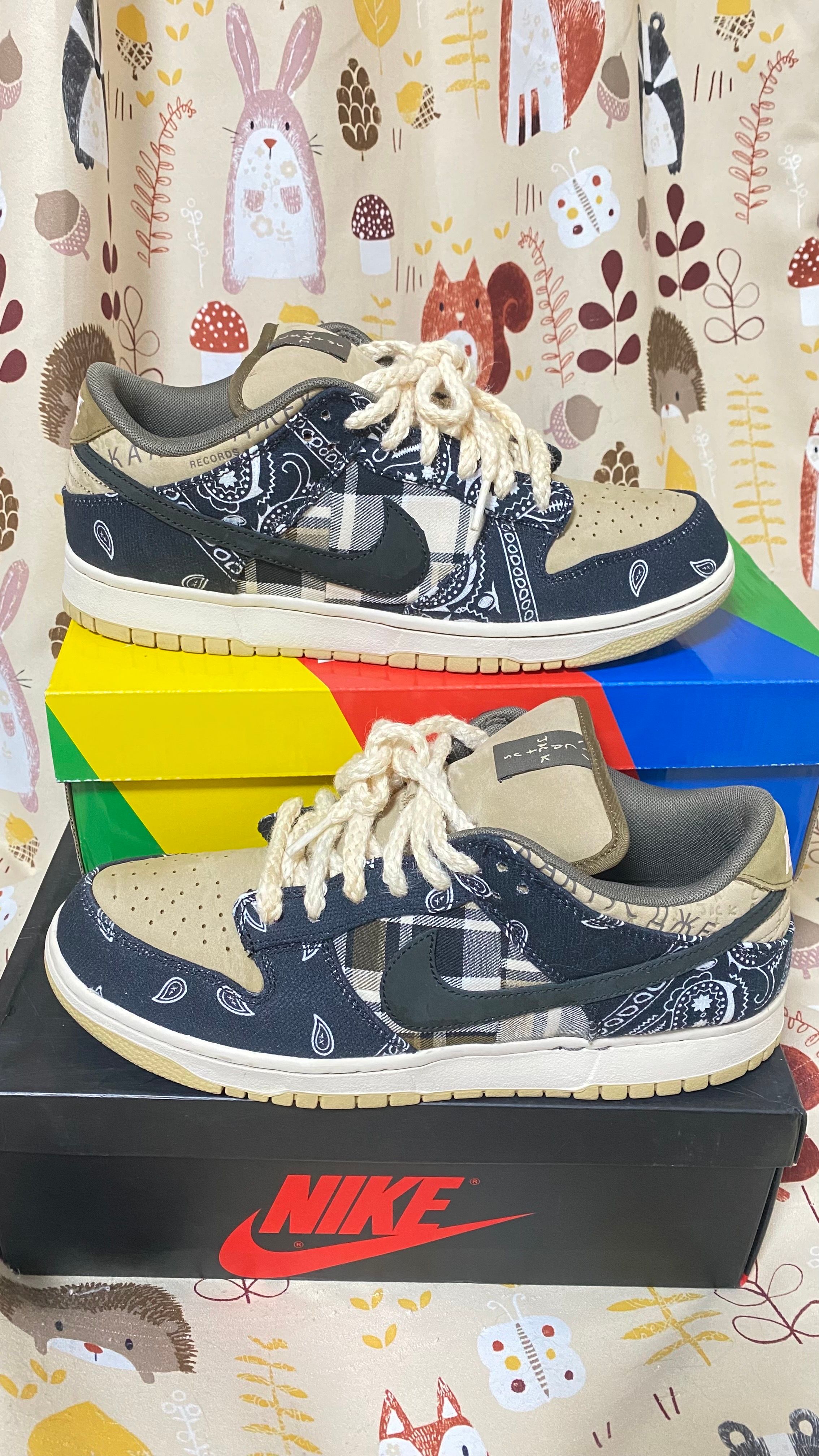 Travis Scott × Nike SB Dunk Low "Black/Parachute Beige"
