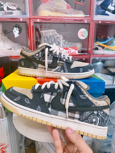 Travis Scott × Nike SB Dunk Low "Black/Parachute Beige"