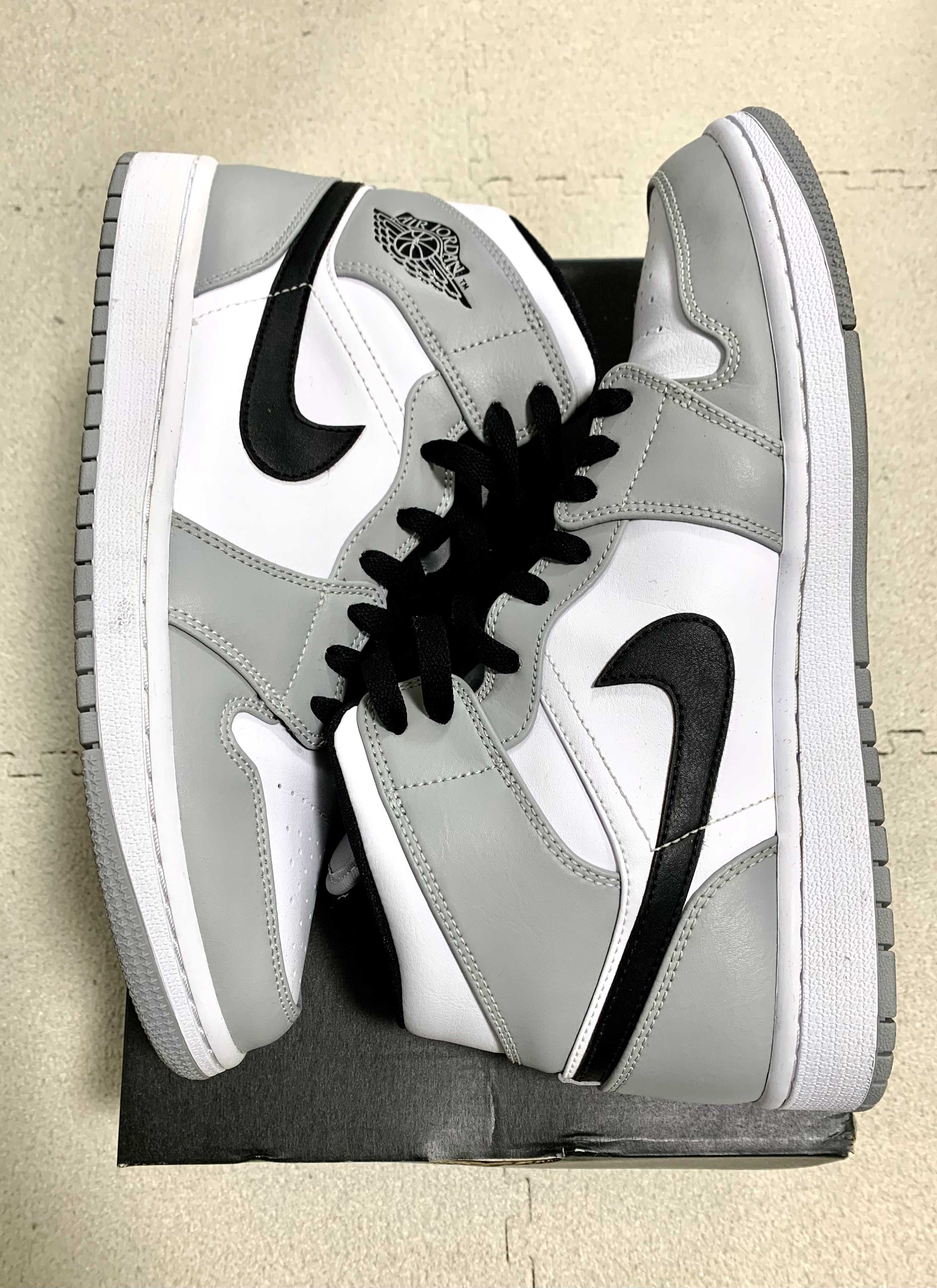 Nike Air Jordan 1 Mid "Light Smoke Grey/White/Black"