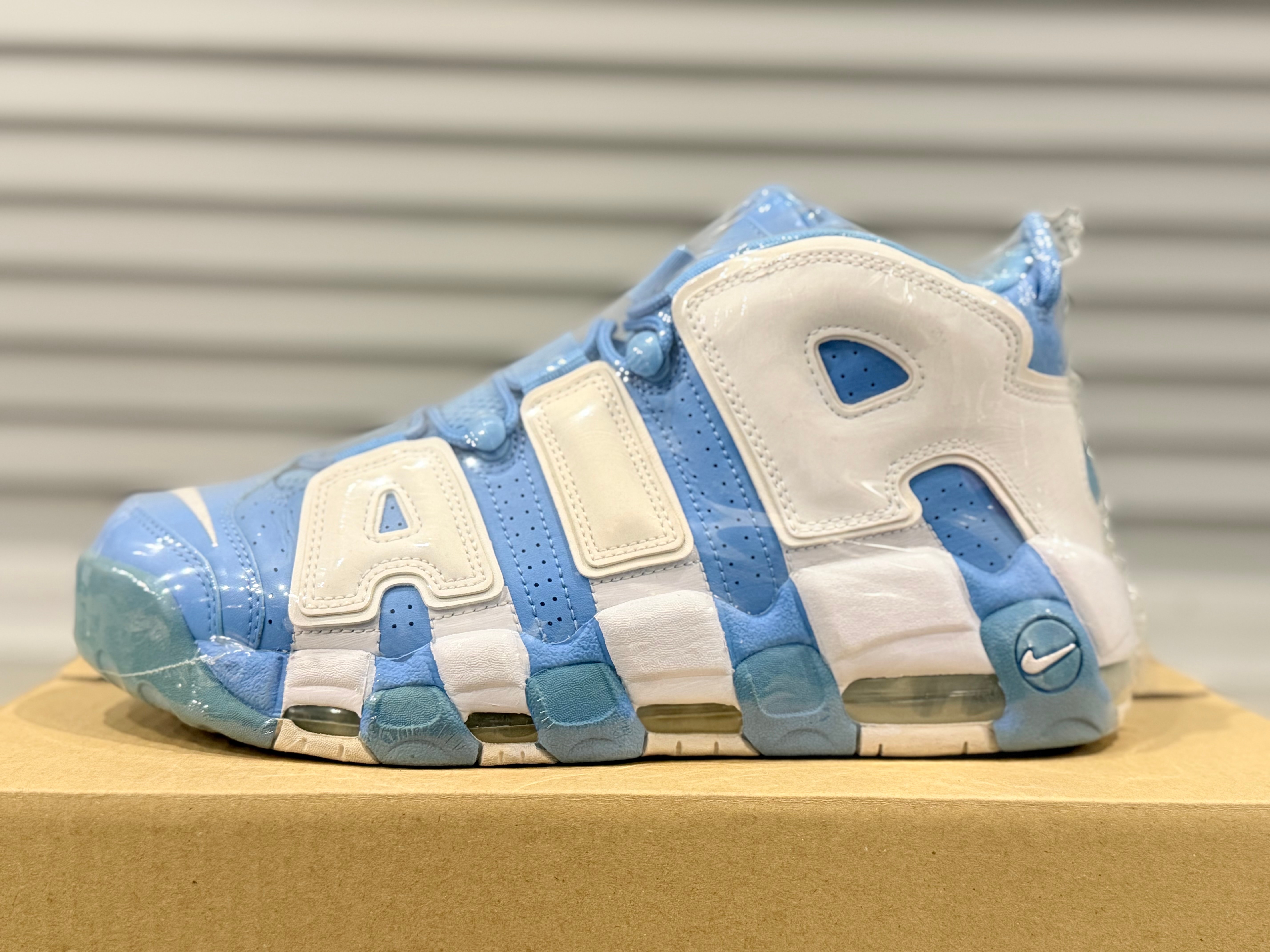 NIKE AIR MORE UPTEMPO "UNIVERSITY BLUE"