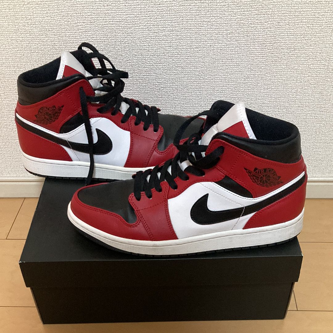 Nike Air Jordan 1 Mid "Chicago Black Toe"