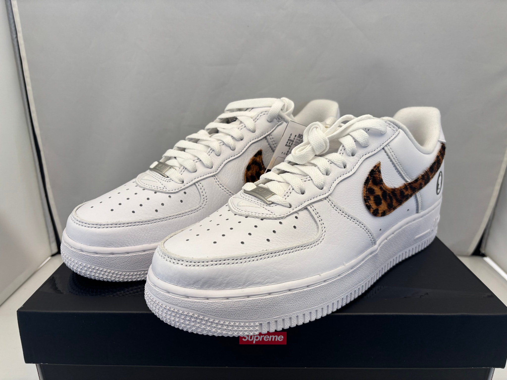 GOODENOUGH × Supreme × Nike Air Force 1 Low "White/Leopard" (25SS Week15)