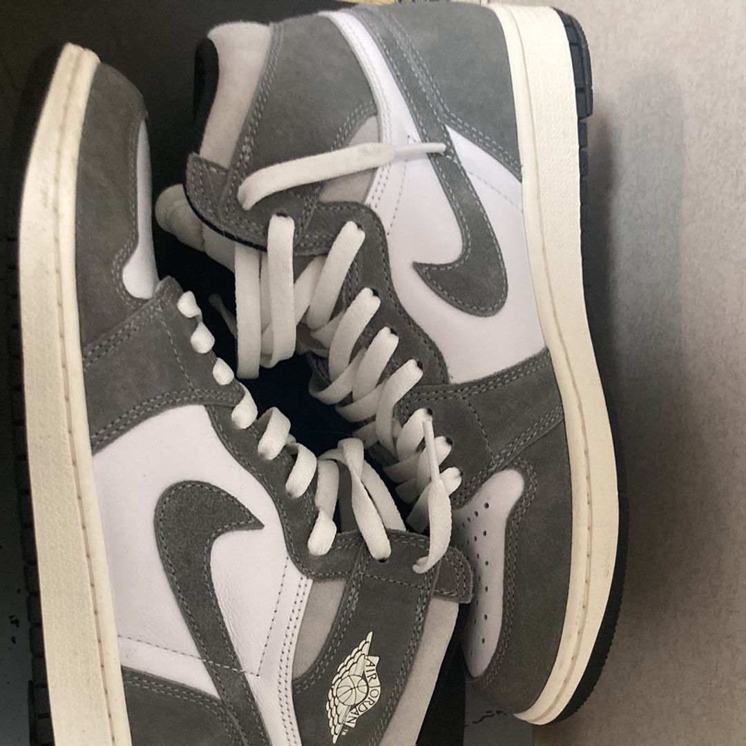 Nike Air Jordan 1 Retro High OG "Black and Smoke Grey"