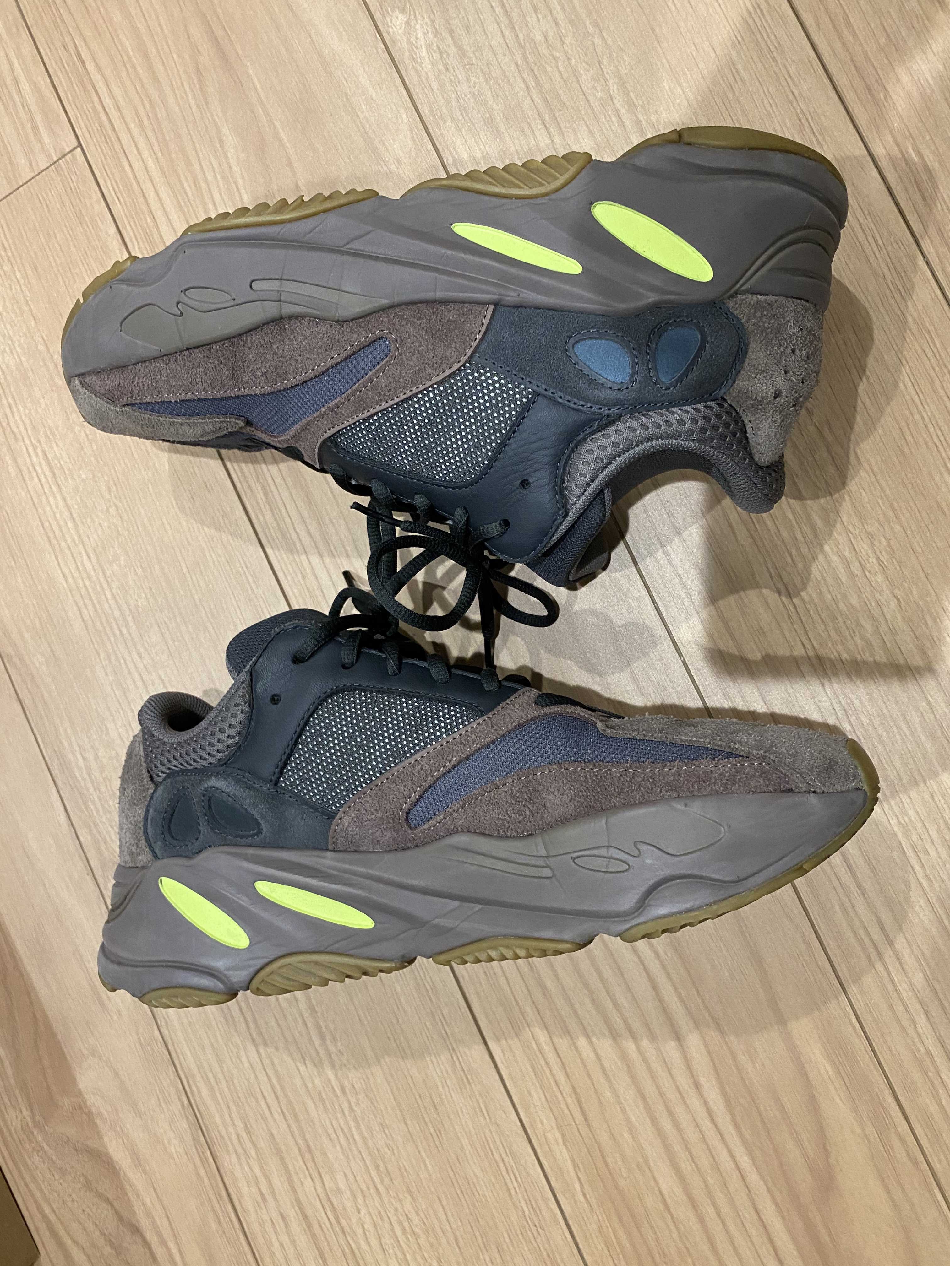 YEEZY BOOST 700 WAVE RUNNER DARK GREY