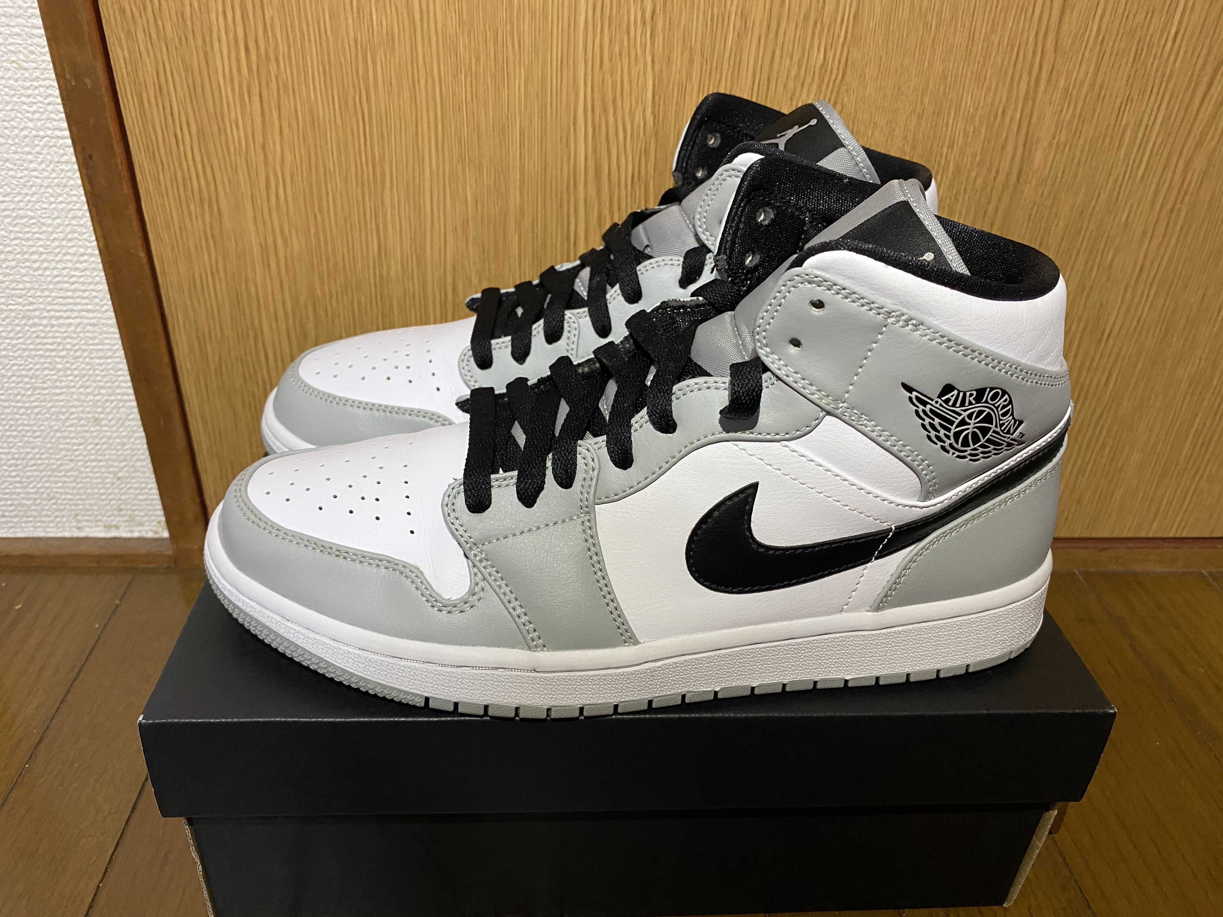 Nike Air Jordan 1 Mid "Light Smoke Grey/White/Black"
