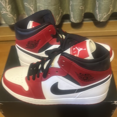 Nike Air Jordan 1 Mid "Chicago"