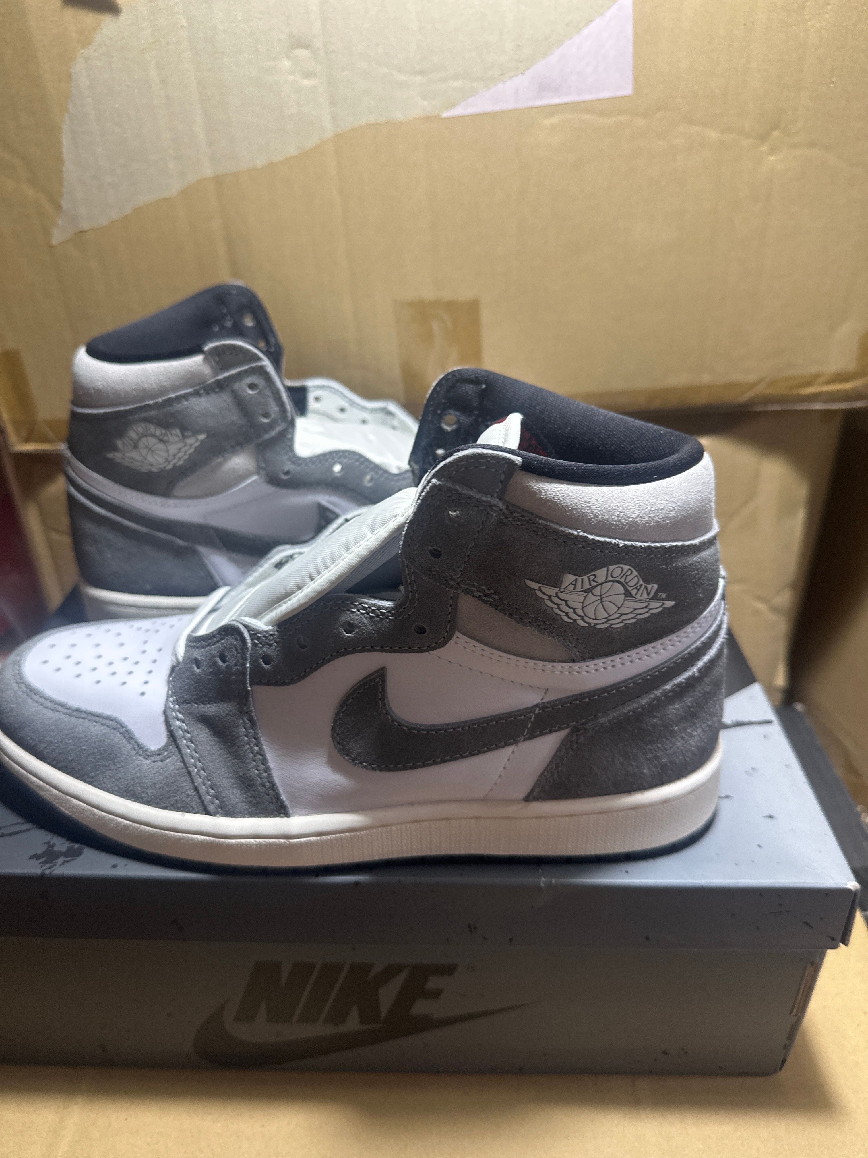 Nike Air Jordan 1 Retro High OG "Black and Smoke Grey"