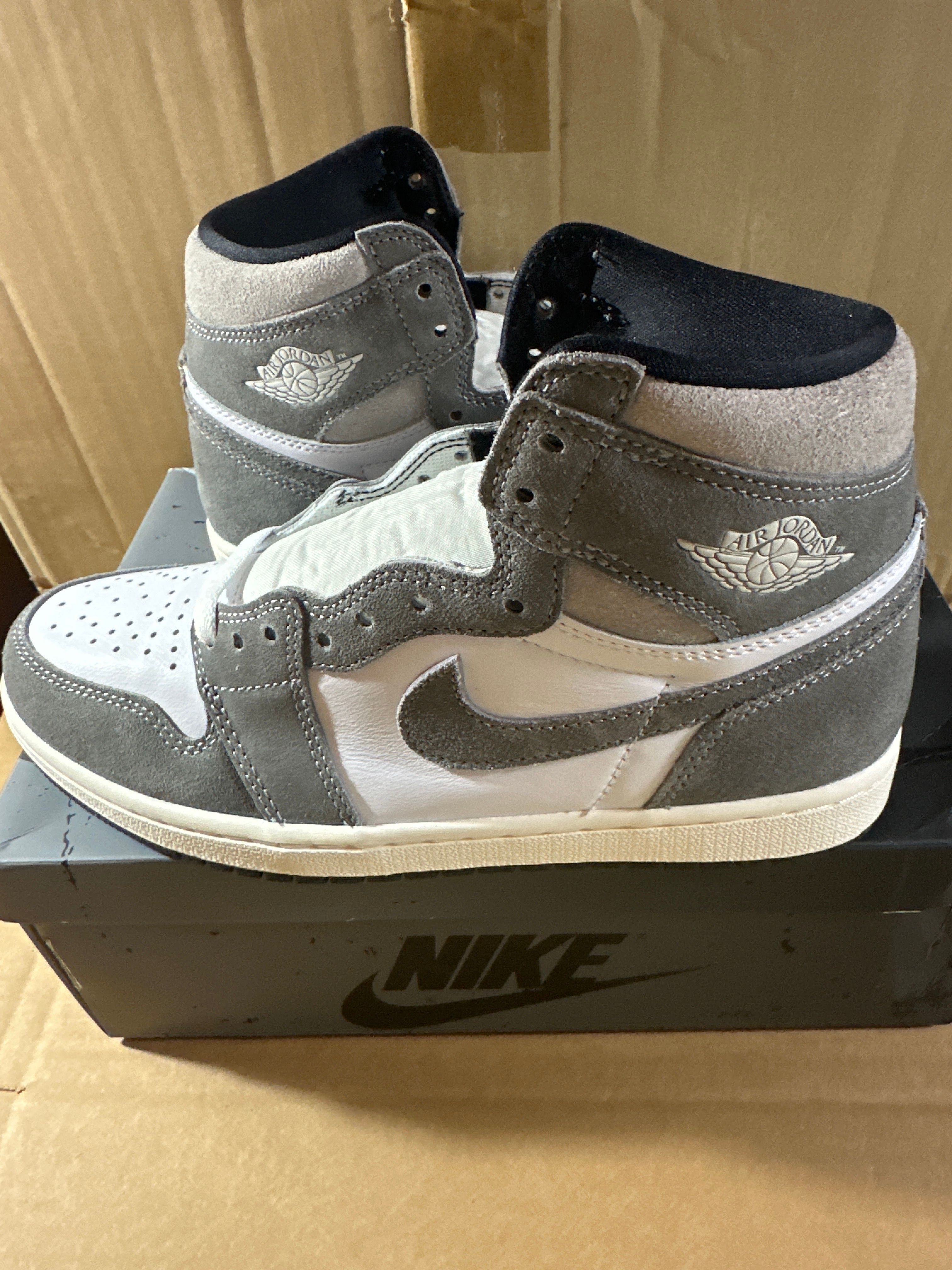 Nike Air Jordan 1 Retro High OG "Black and Smoke Grey"
