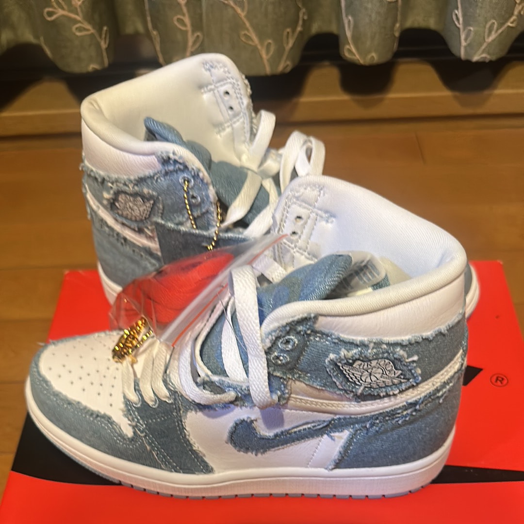 Nike Women's Air Jordan 1 High OG 