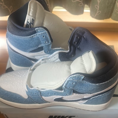 Nike Air Jordan 1 Retro High OG "Denim"