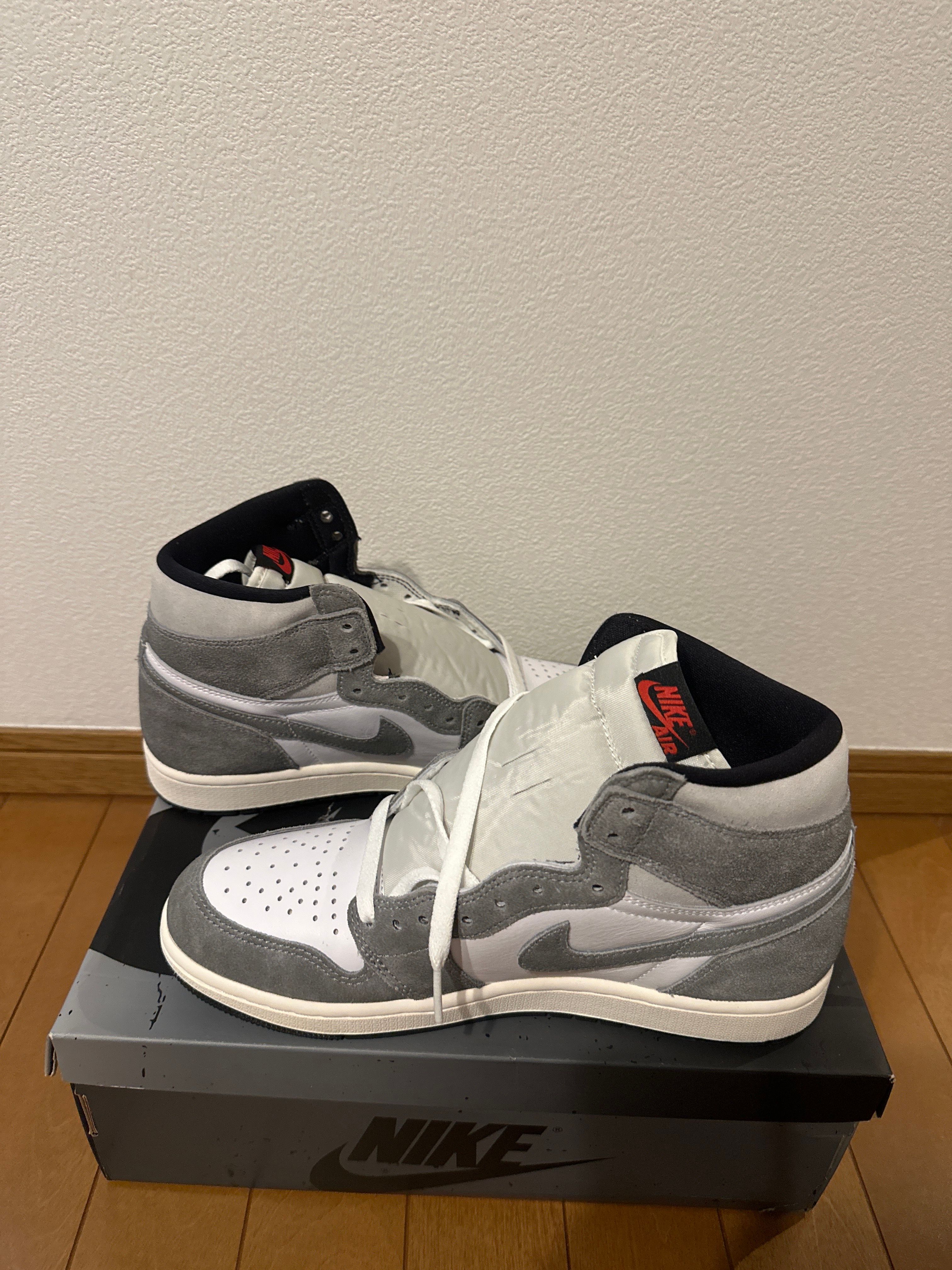 Nike Air Jordan 1 Retro High OG "Black and Smoke Grey"