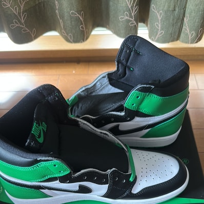 Nike Air Jordan 1 Retro High OG "Celtics/Black and Lucky Green" (2023)