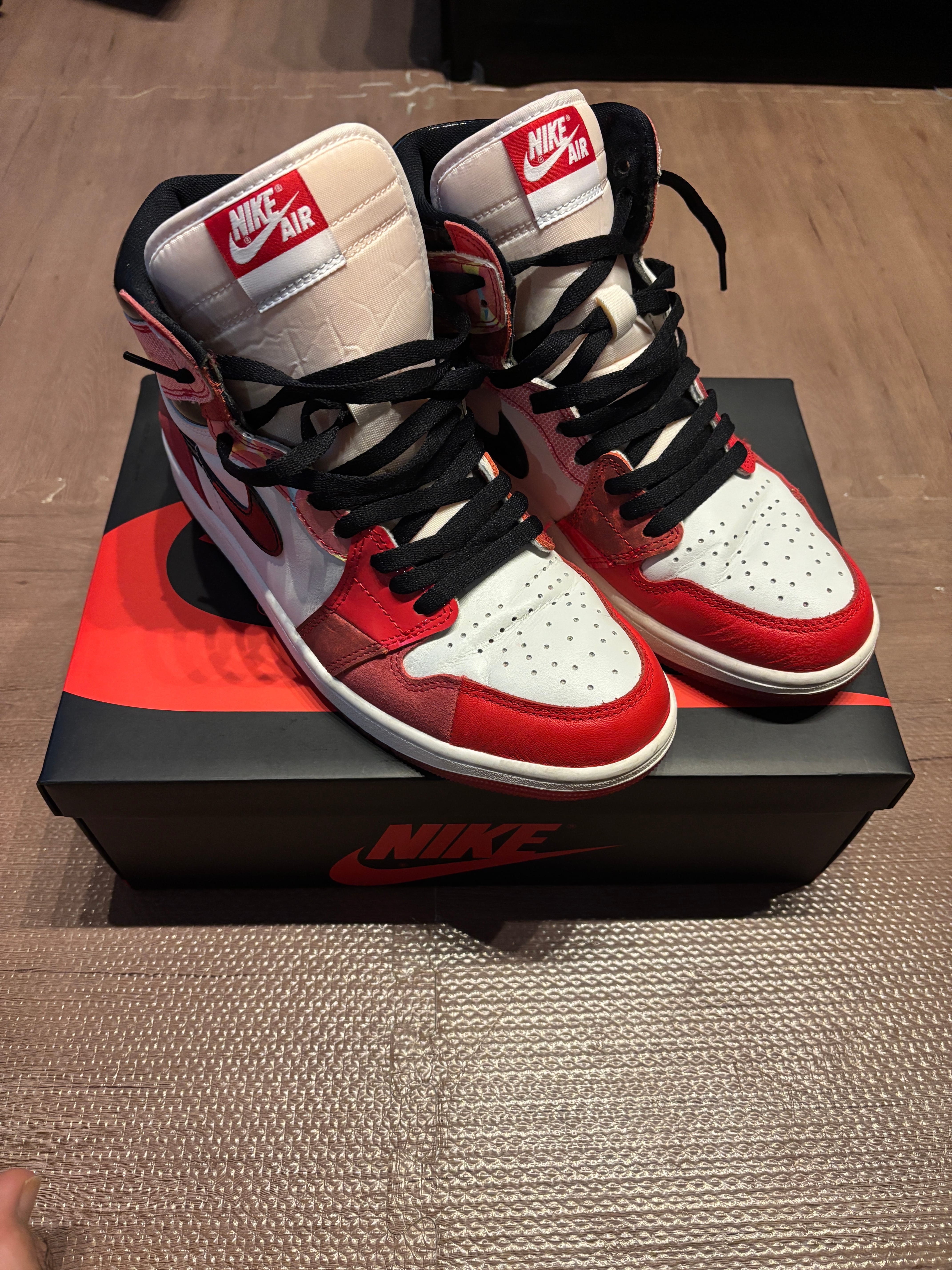 スパイダーマン × ナイキ エアジョーダン1 ハイ OG SP "ネクストチャプター/スパイダーマン: アクロス ザ スパイダーバース"