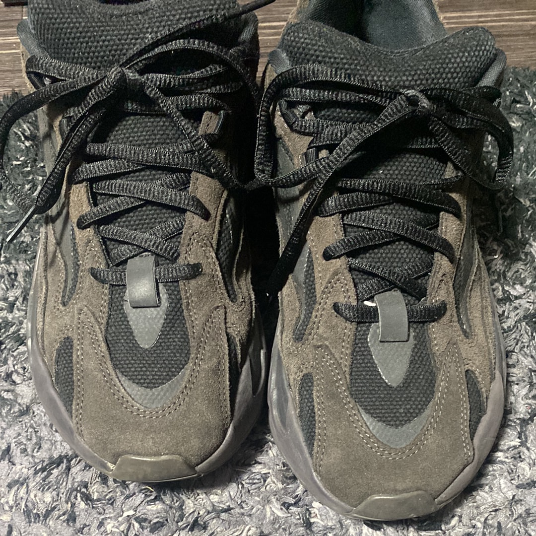 adidas YEEZY BOOST 700 V2 "Vanta"