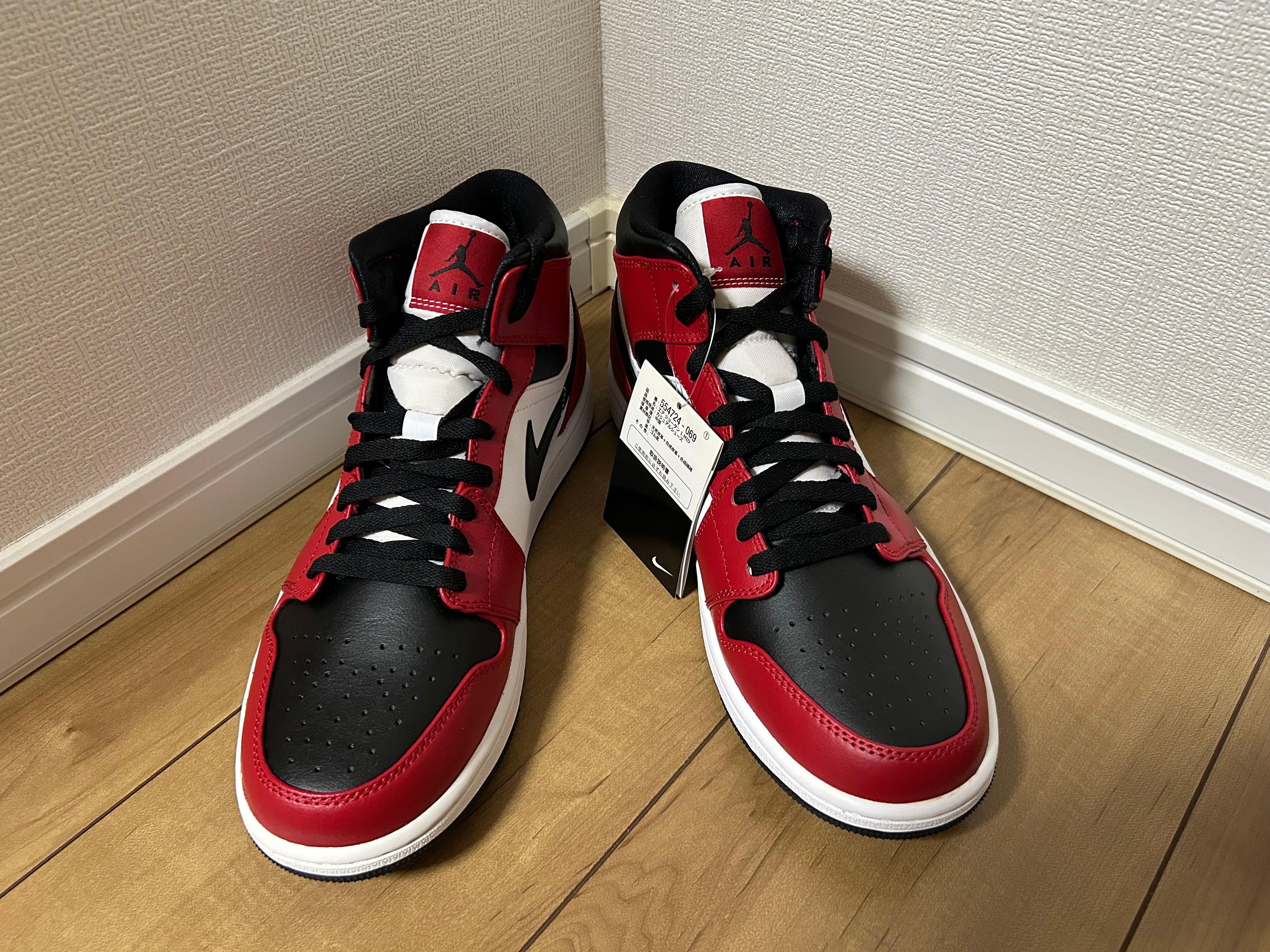 Nike Air Jordan 1 Mid "Chicago Black Toe"
