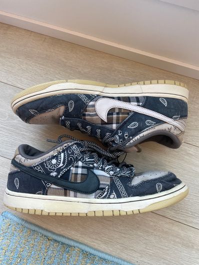 Travis Scott × Nike SB Dunk Low "Black/Parachute Beige"