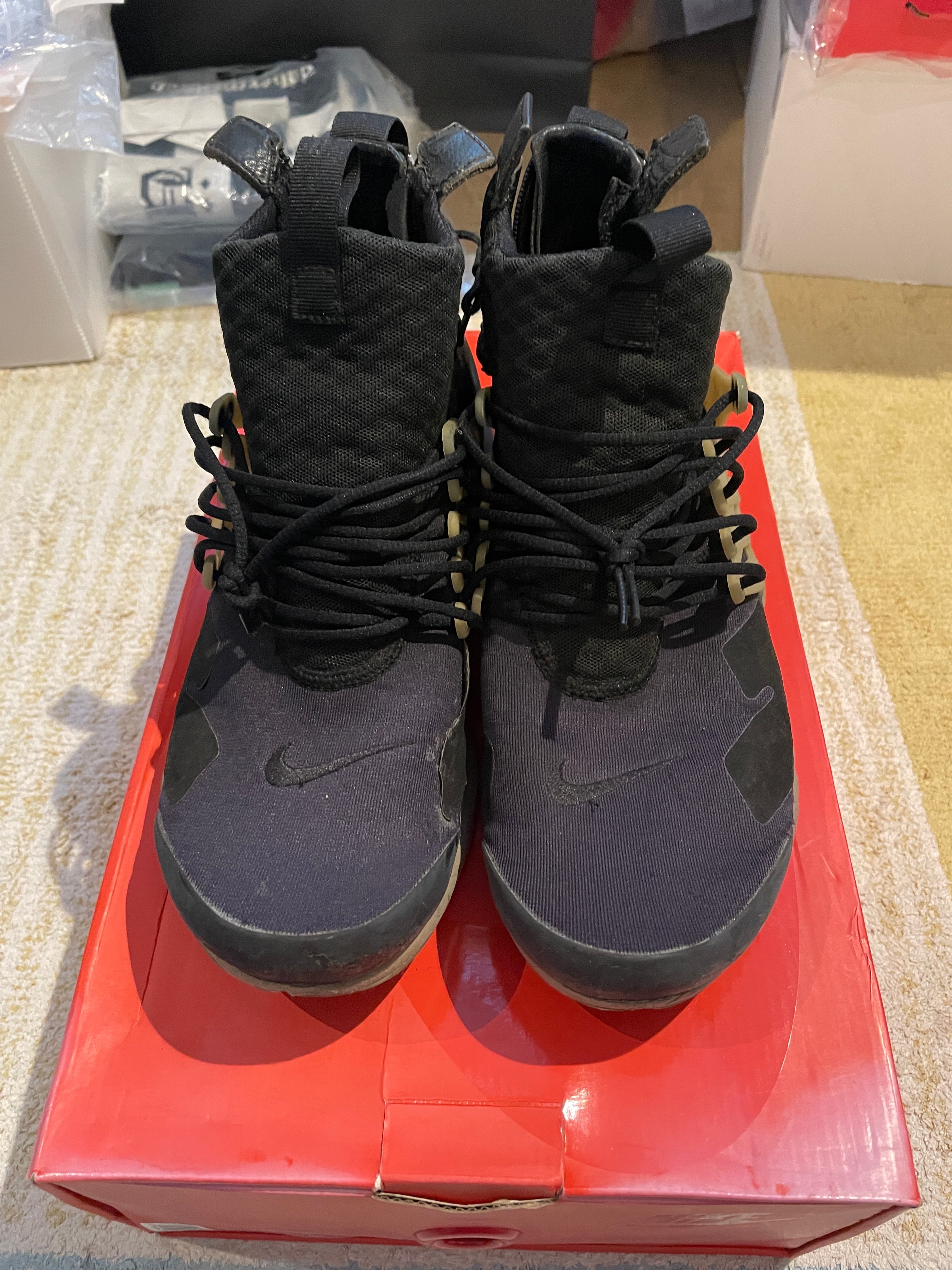 アクロニウム × ナイキ エアプレスト ミッド "ブラック"