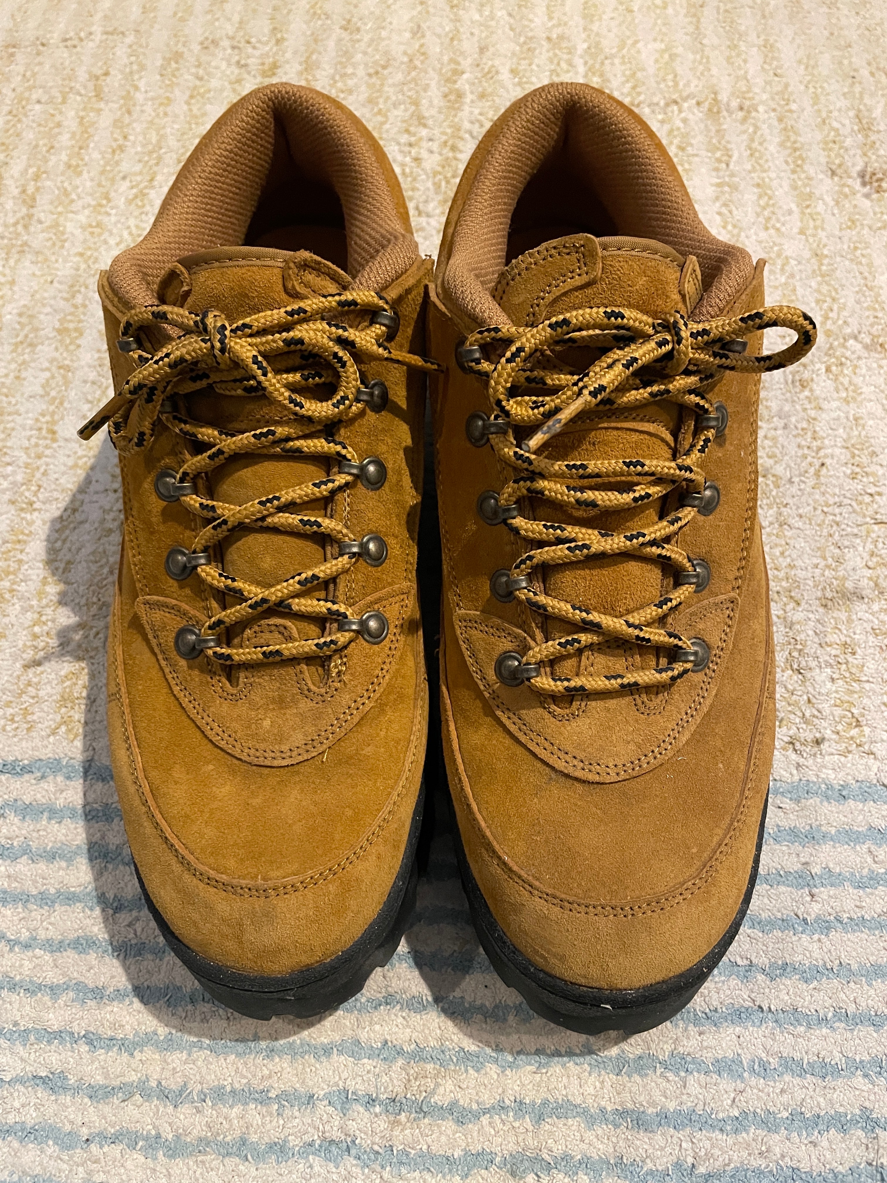 ナイキ ウィメンズ ラハール ロー "ウィート"