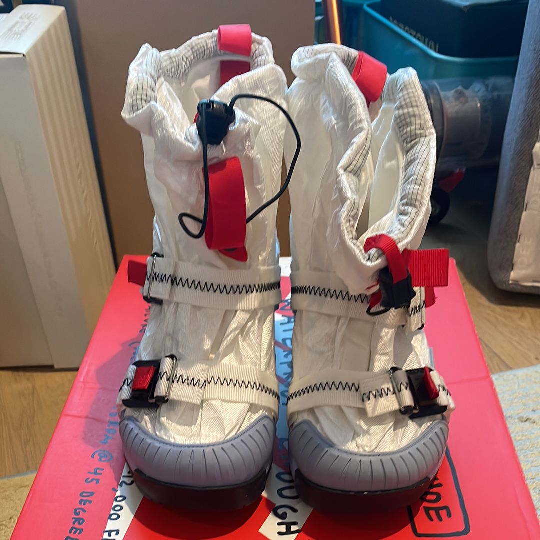 TOM SACHS × NIKE MARSYARD OVERSHOE "WHITE/LIGHT BLUE"