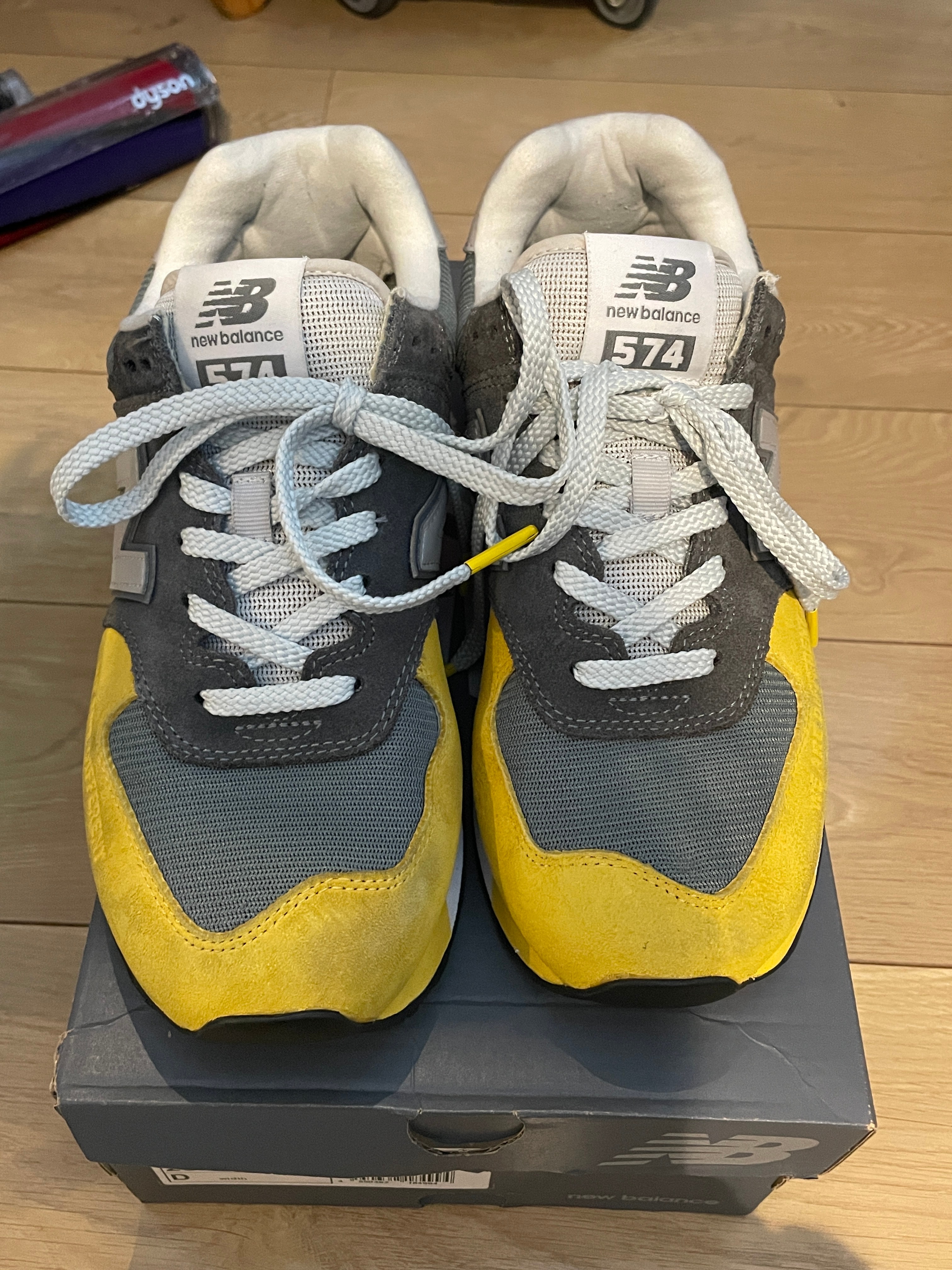 ジ アパートメント × ニューバランス 574 "マスタード ディップ"