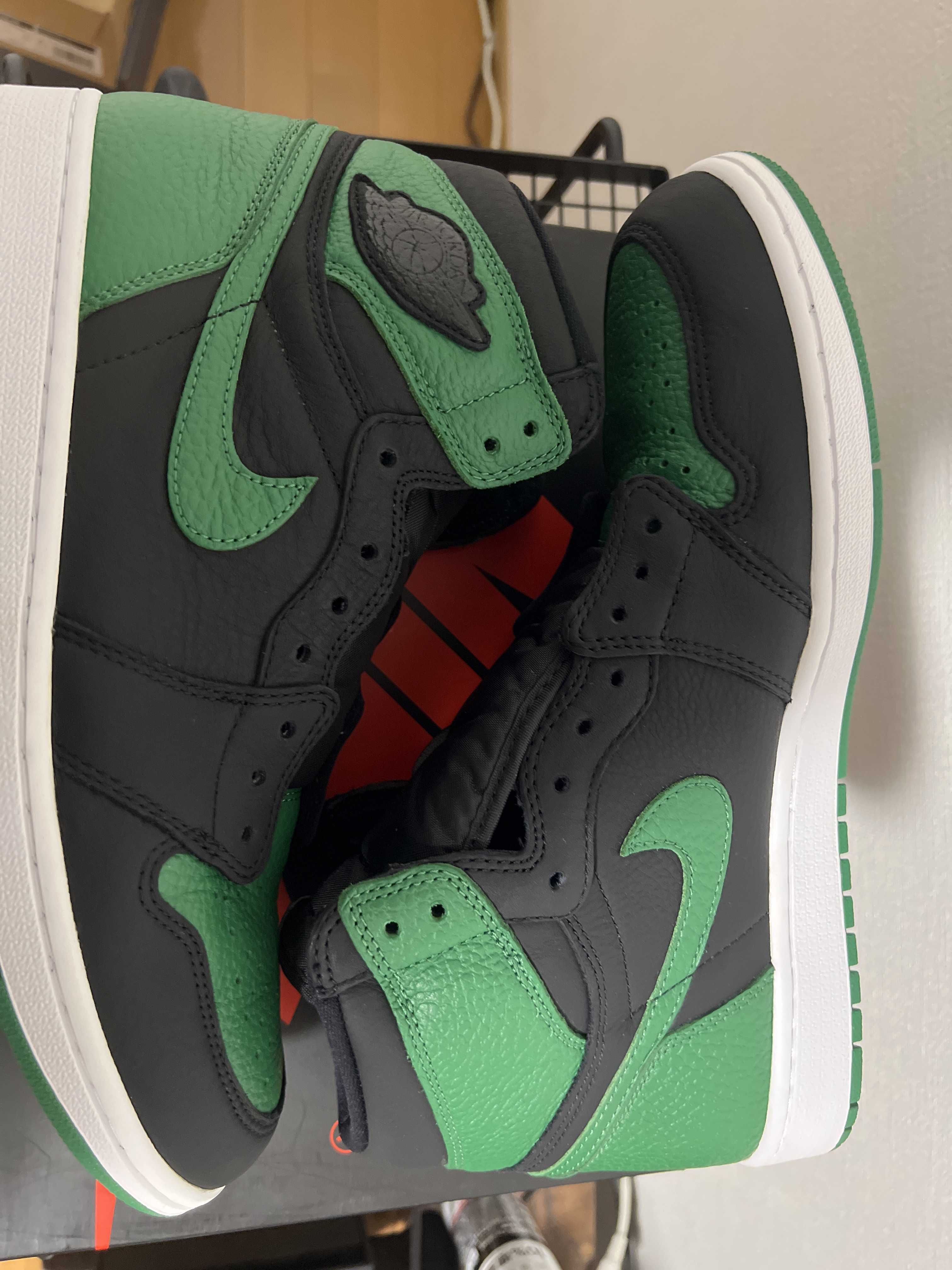 Nike Air Jordan 1 Retro High OG "Black/Pine Green" (2020)