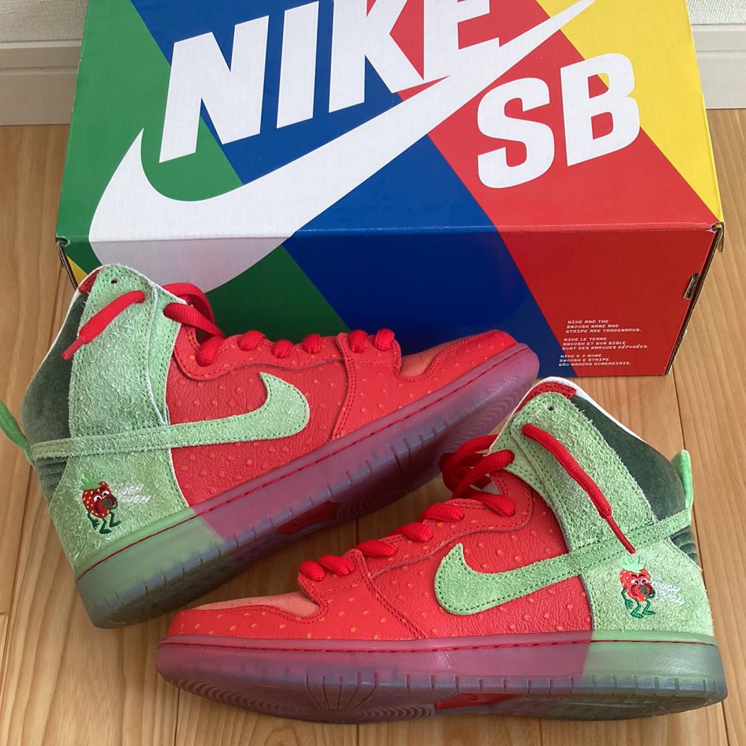 Nike SB Dunk High "Strawberry Cough"