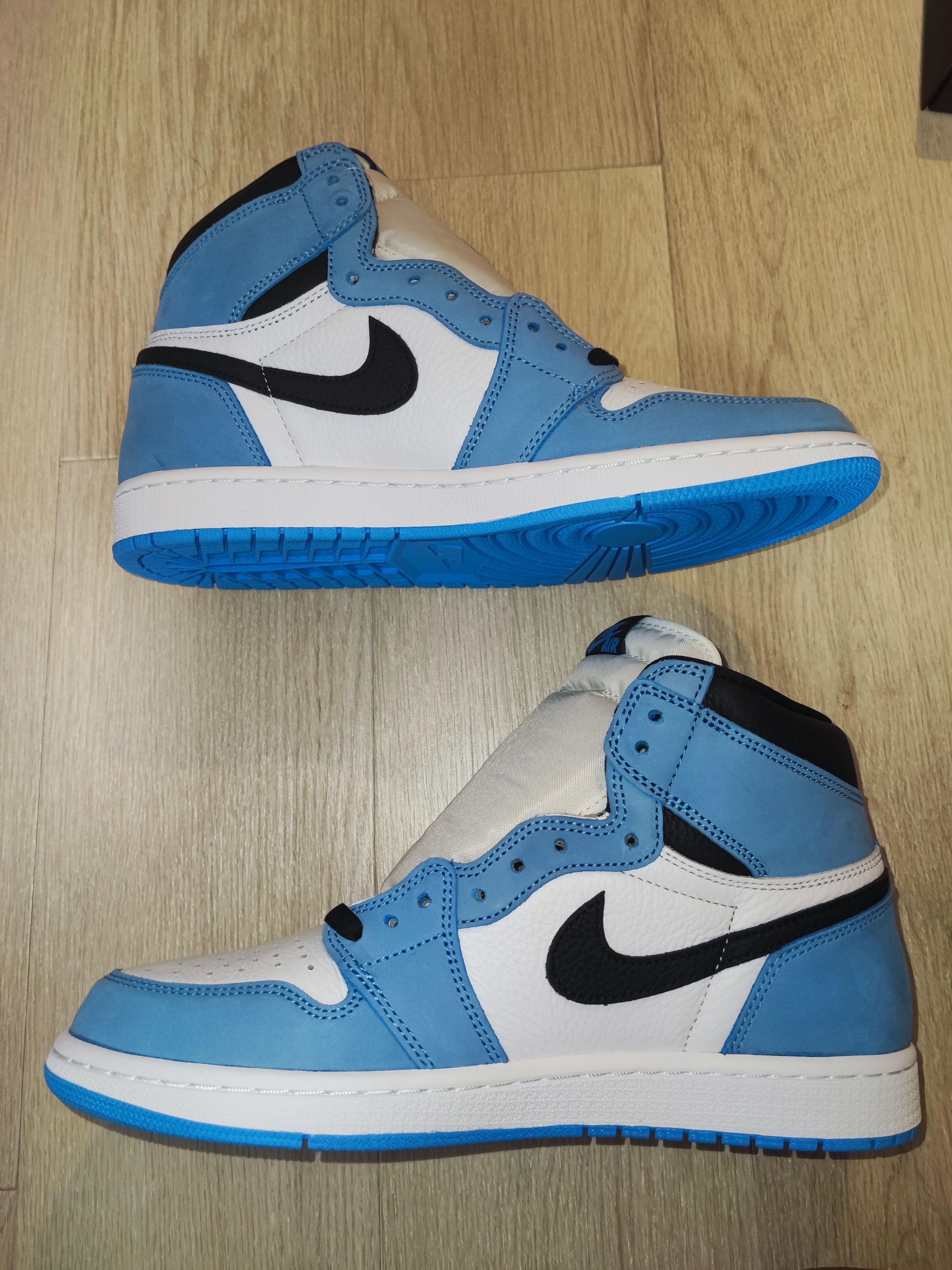 Nike Air Jordan 1 High OG "University Blue"