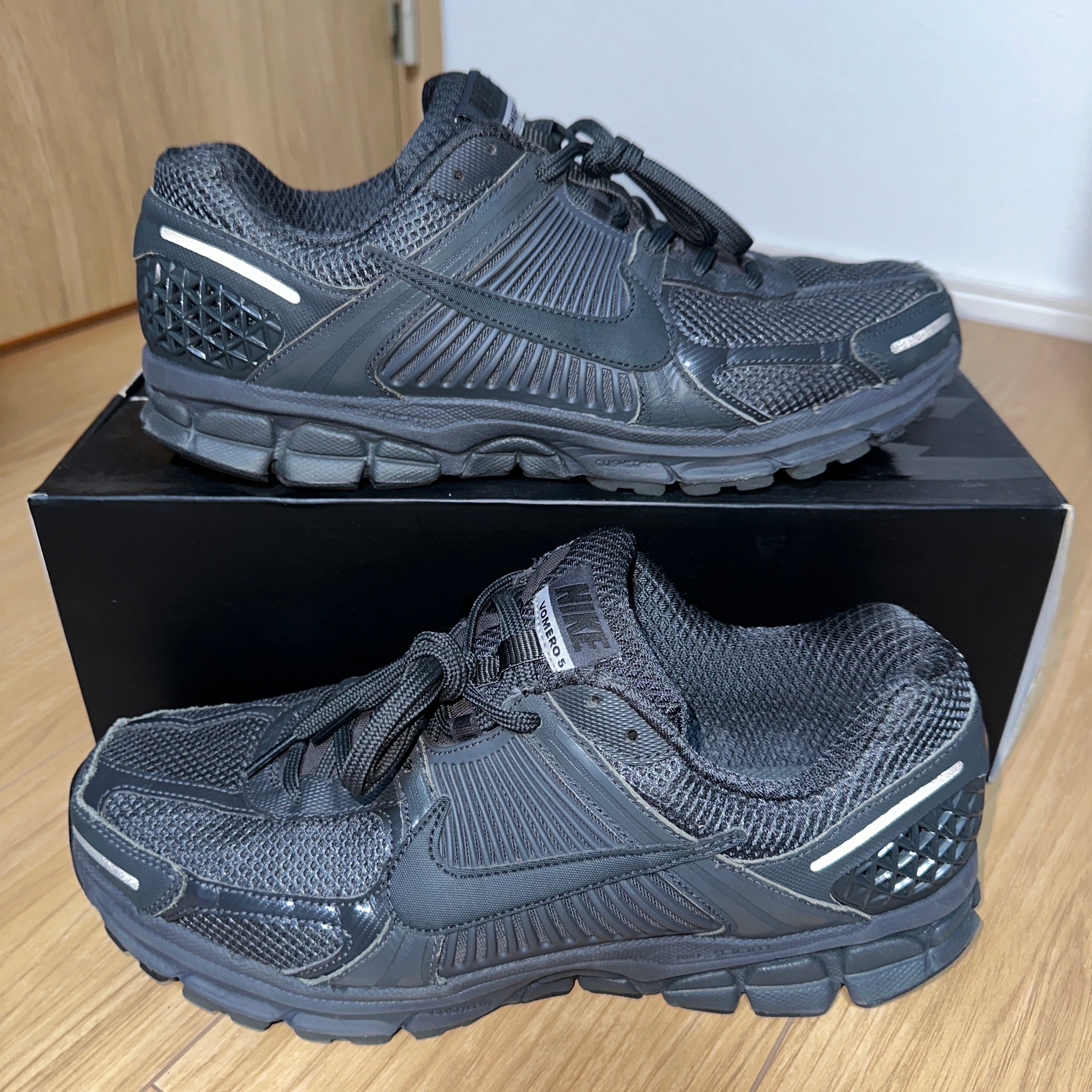 ナイキ ズーム ボメロ5 "アンスラサイト"