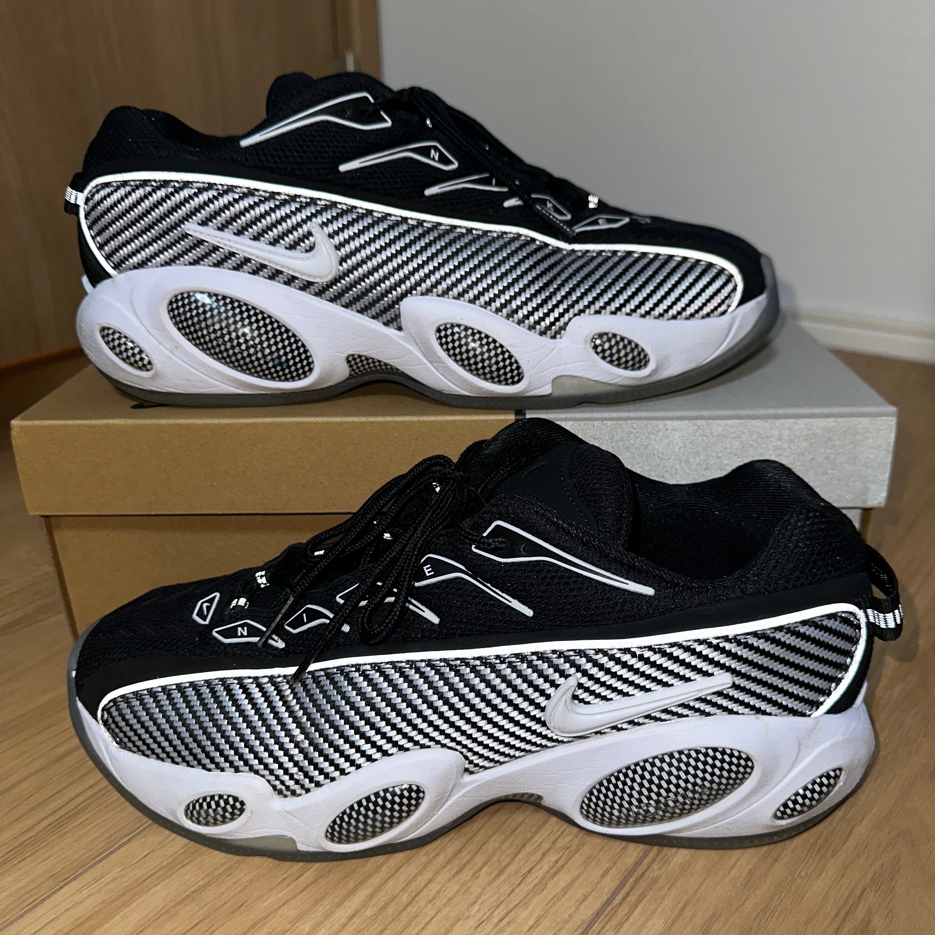 ノクタ × ナイキ グライド "ブラック アンド ホワイト"