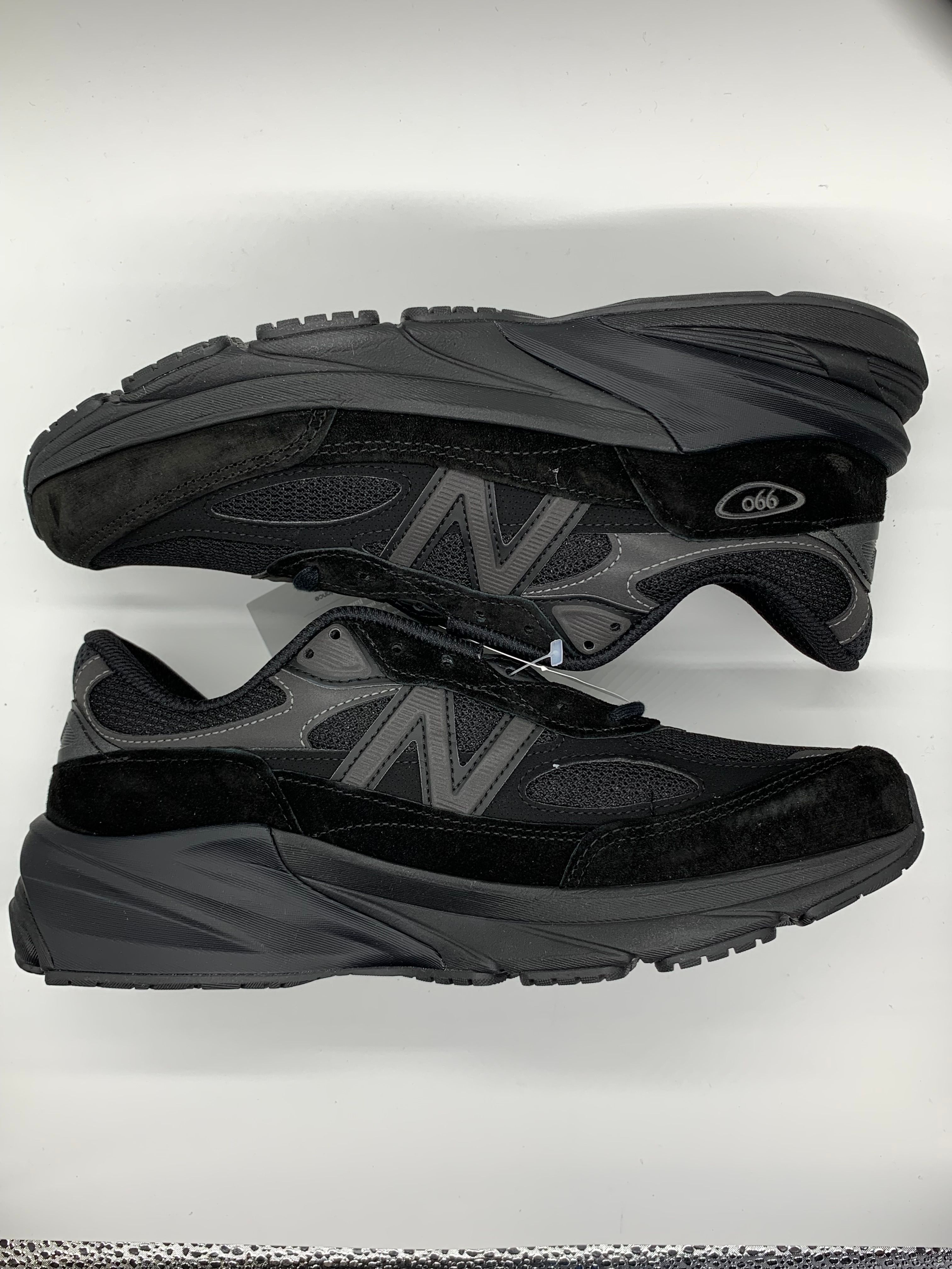 New Balance 990V6 "Triple Black"