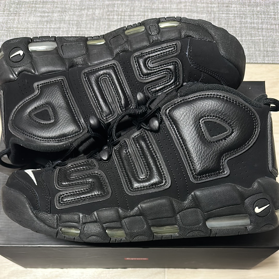 シュプリーム × ナイキ エアモアアップテンポ "ブラック"