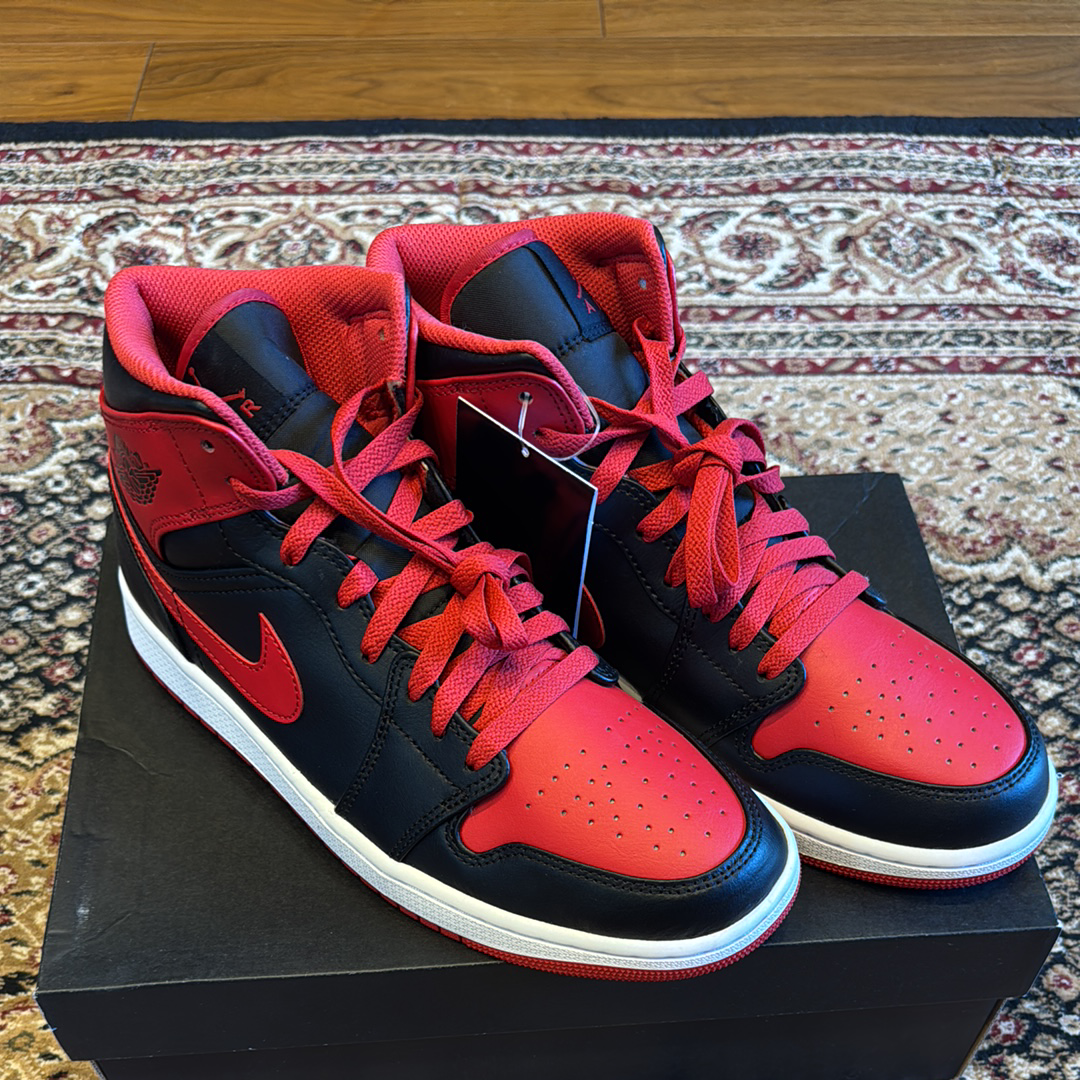 Nike Air Jordan 1 Mid "Bred Toe"