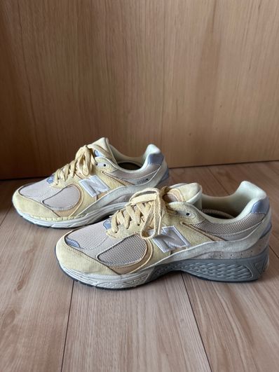 AURALEE × New Balance 2002R "Yellow/Beige"