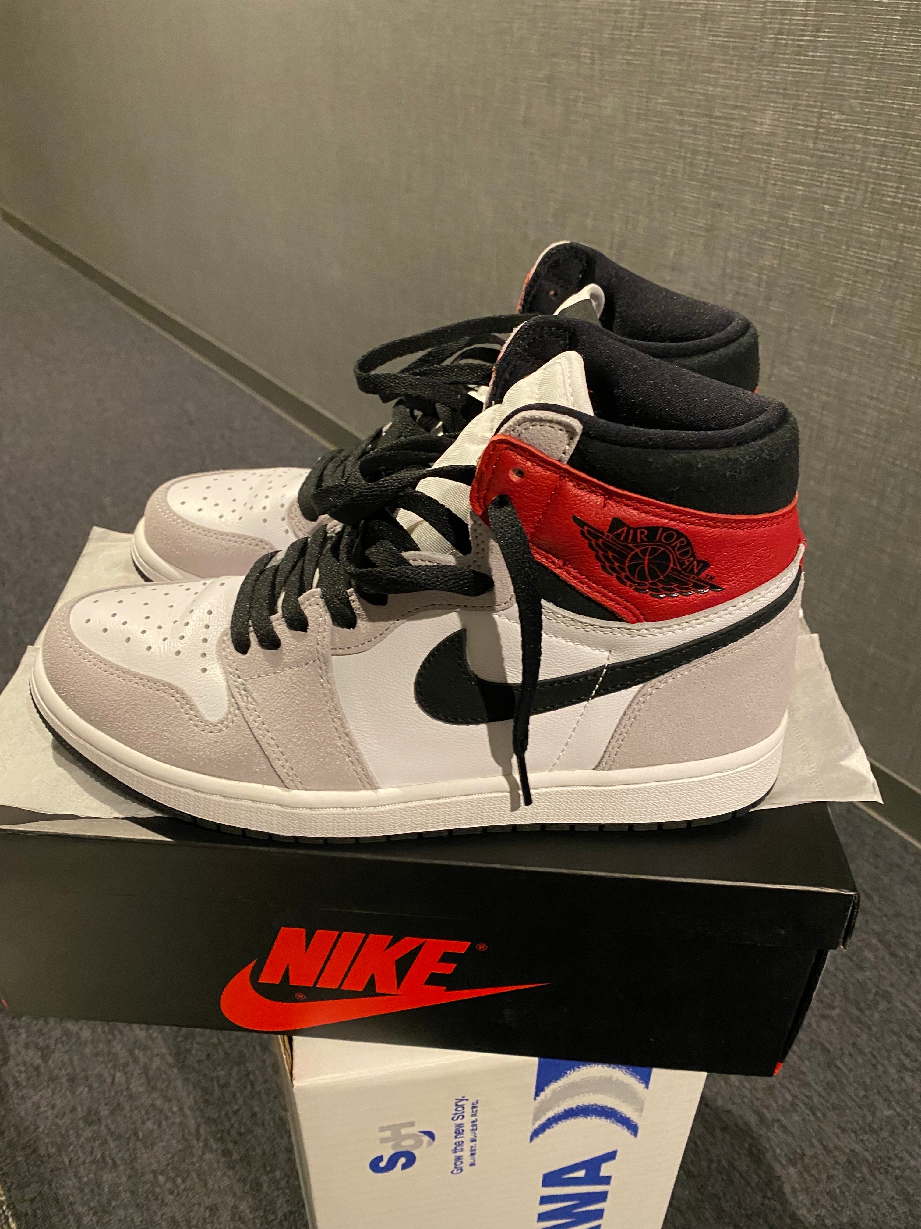 Nike Air Jordan 1 High OG "White/Black/Light Smoke Grey"