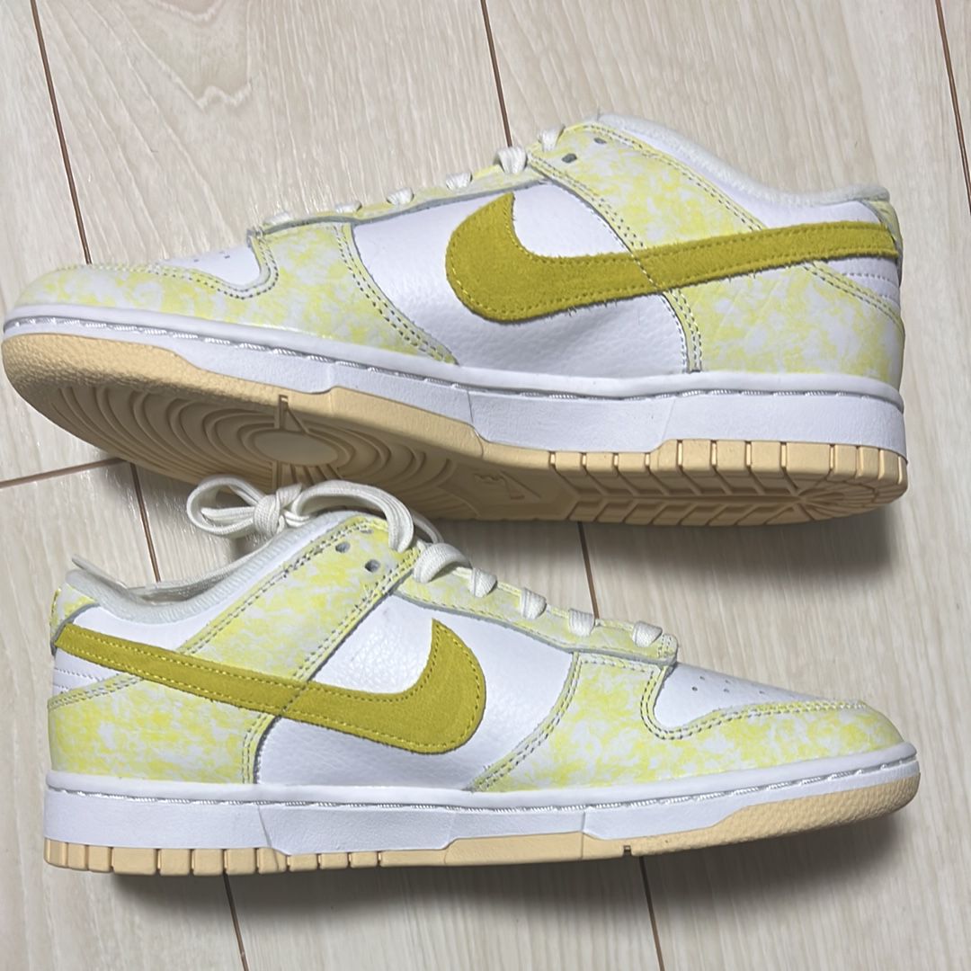 NIKE Women's DUNK LOW "YELLOW STRIKE"